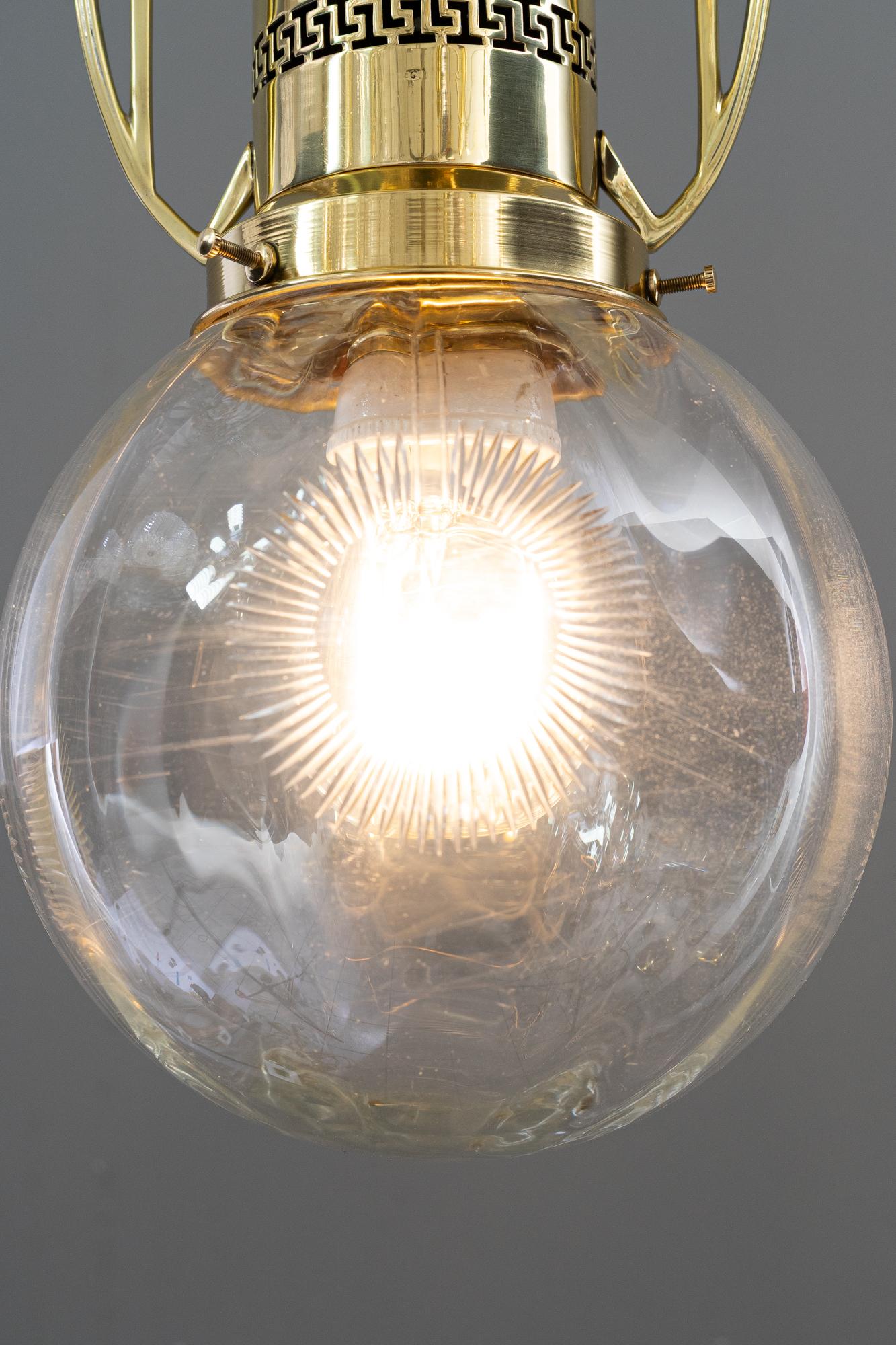 Lámpara de techo art decó con pantalla de cristal tallado viena alrededor de 1920 ( Cristal transparente ) en venta 4