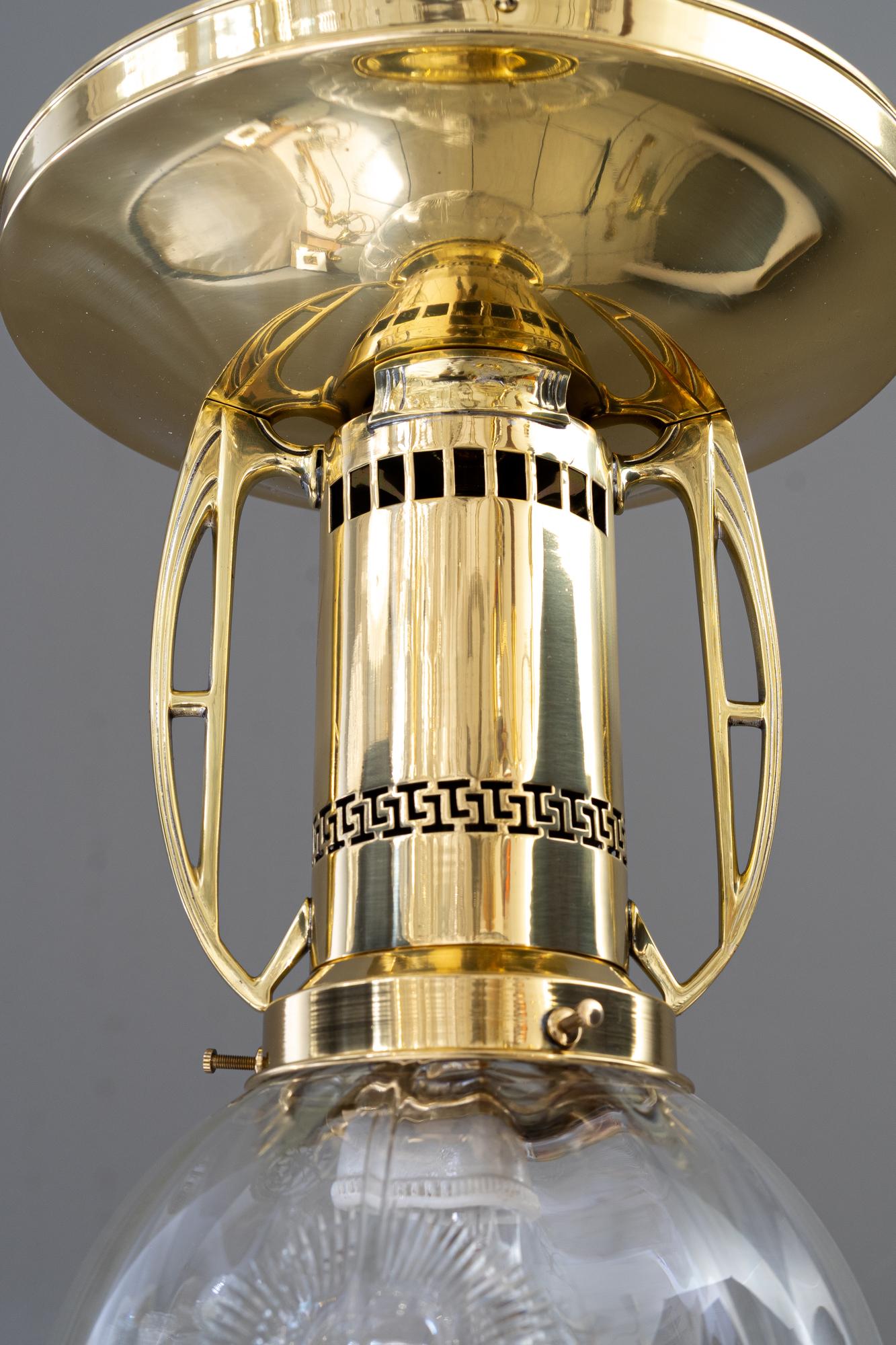 Lámpara de techo art decó con pantalla de cristal tallado viena alrededor de 1920 ( Cristal transparente ) Austríaco en venta