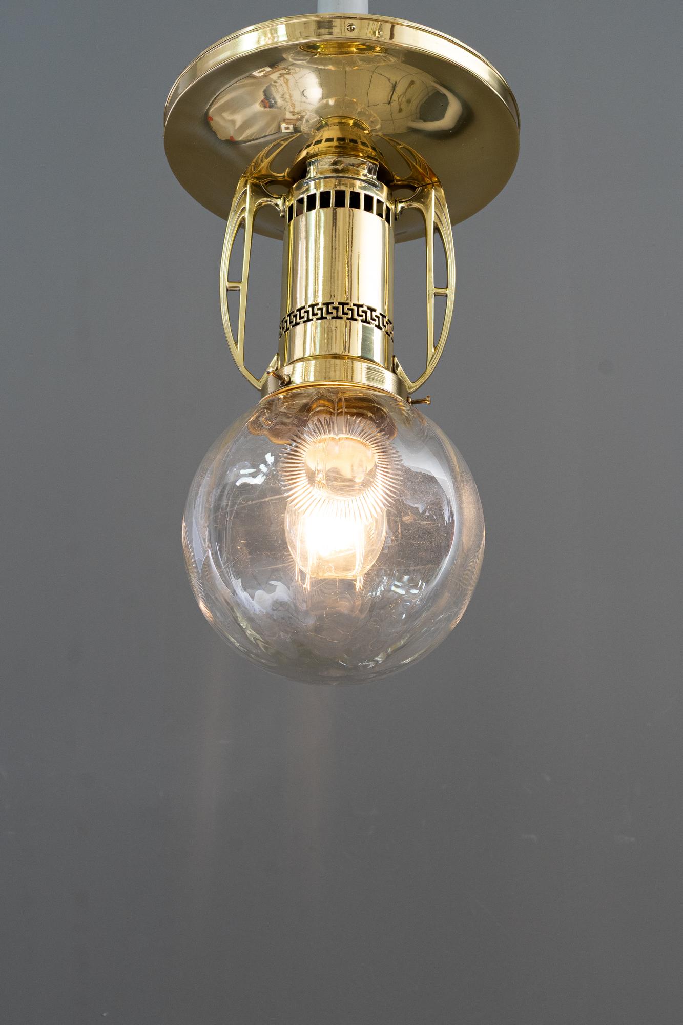 Lámpara de techo art decó con pantalla de cristal tallado viena alrededor de 1920 ( Cristal transparente ) en Bueno estado para la venta en Wien, AT
