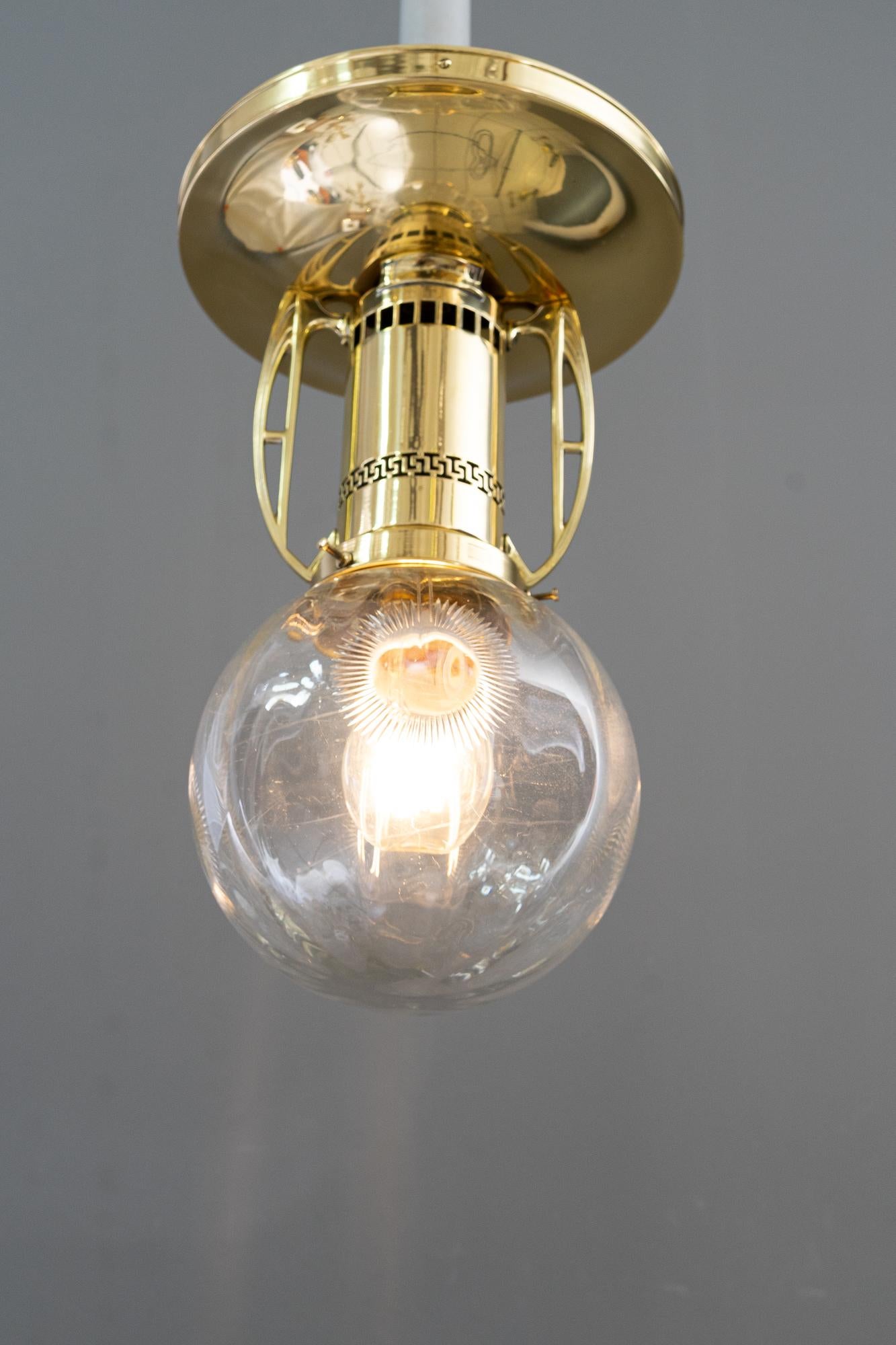 Lámpara de techo art decó con pantalla de cristal tallado viena alrededor de 1920 ( Cristal transparente ) Latón en venta