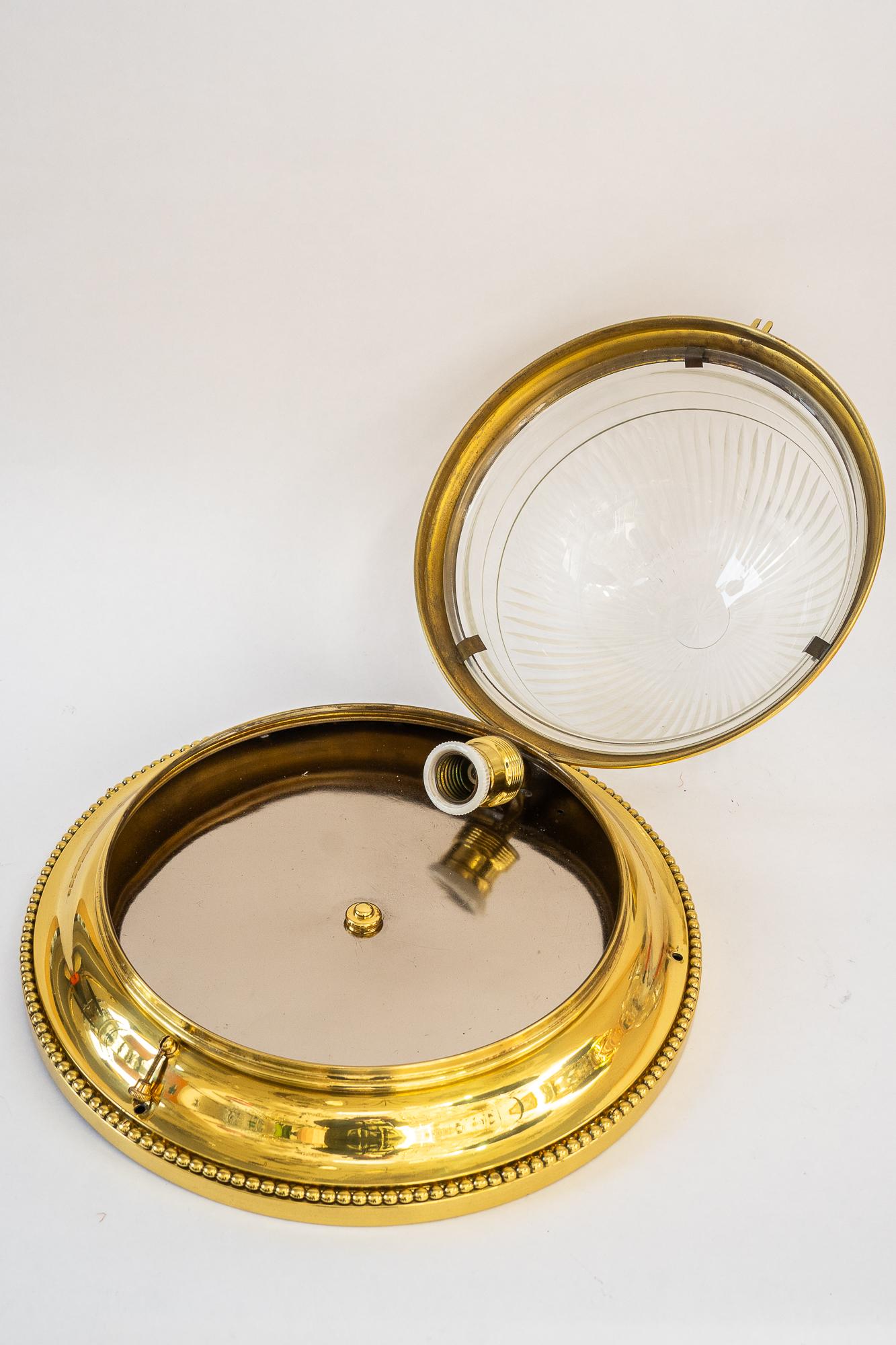 Lámpara de techo Art Decó con pantalla de cristal tallado viena hacia 1920 en venta 5