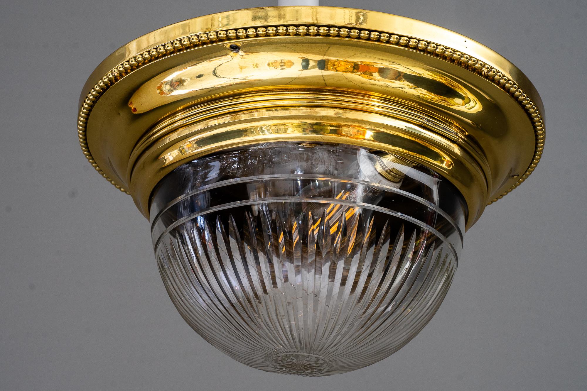 Lámpara de techo Art Decó con pantalla de cristal tallado viena hacia 1920 Austríaco en venta