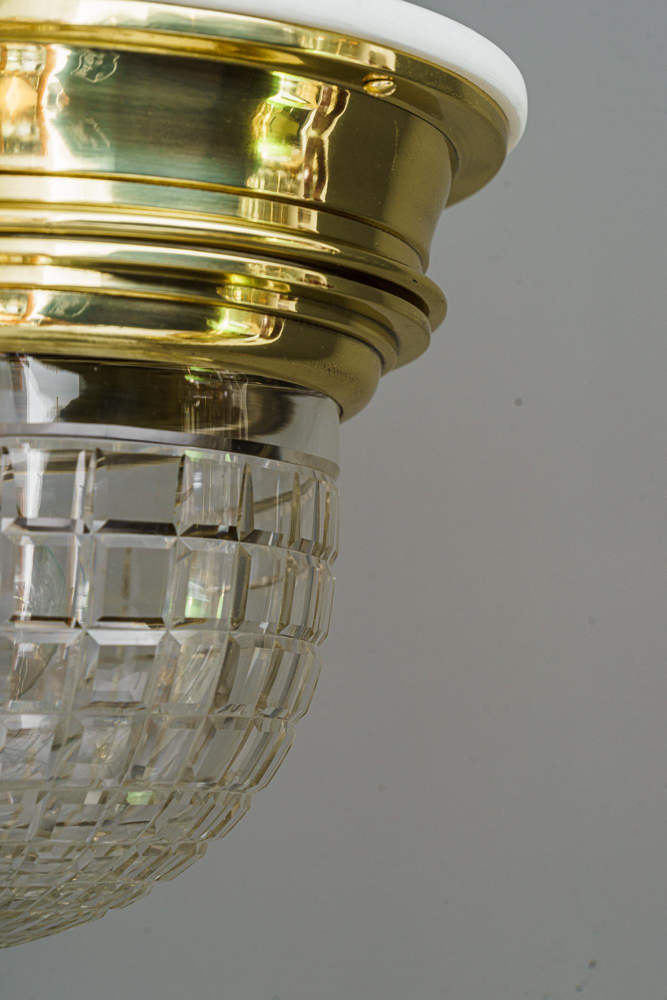 Art Deco Deckenlampe mit geschliffenem Glasschirm Wien um, 1920er Jahre (Lackiert) im Angebot