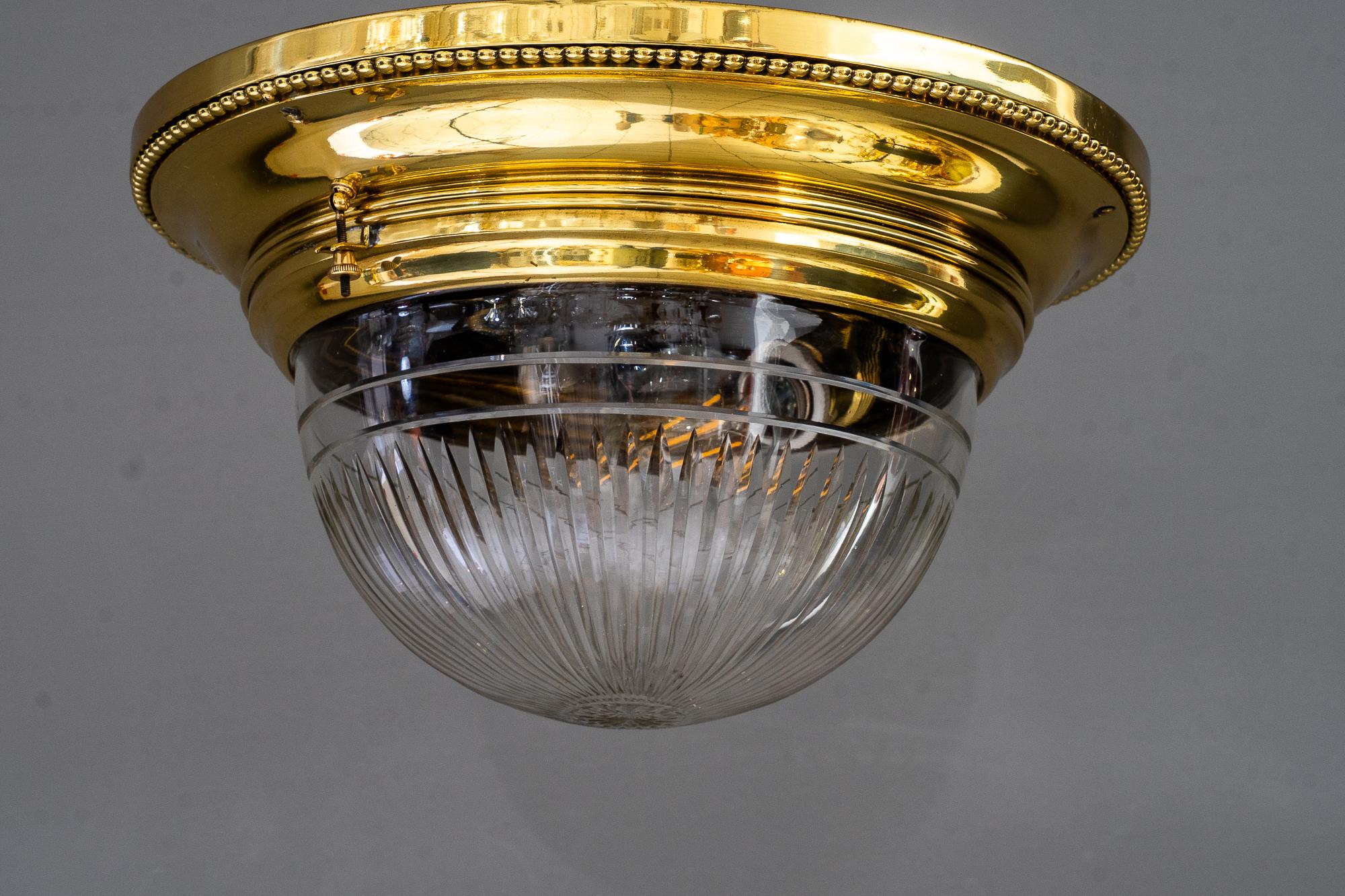 Lámpara de techo Art Decó con pantalla de cristal tallado viena hacia 1920 en Bueno estado para la venta en Wien, AT