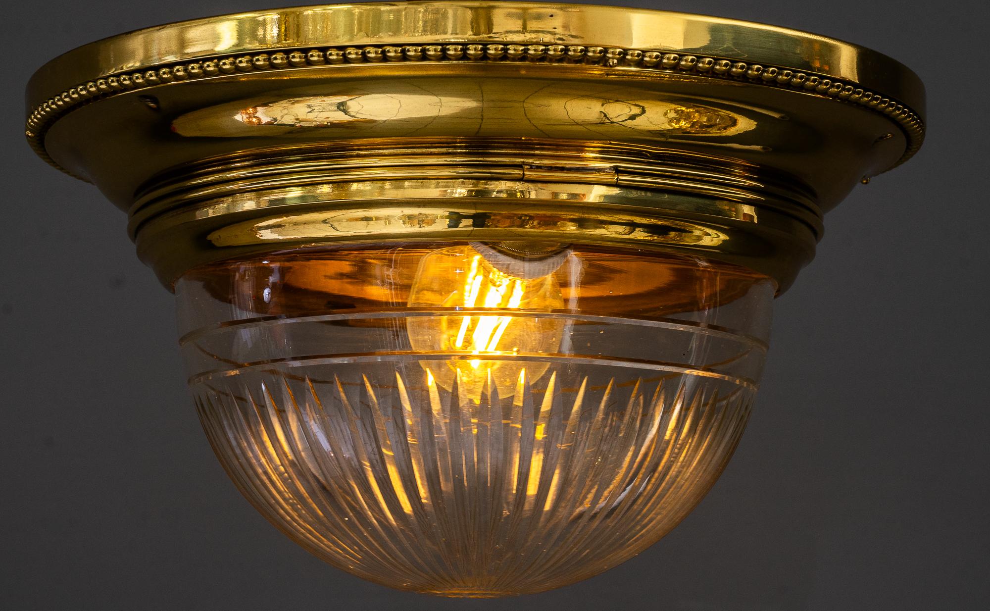 Lámpara de techo Art Decó con pantalla de cristal tallado viena hacia 1920 en venta 1