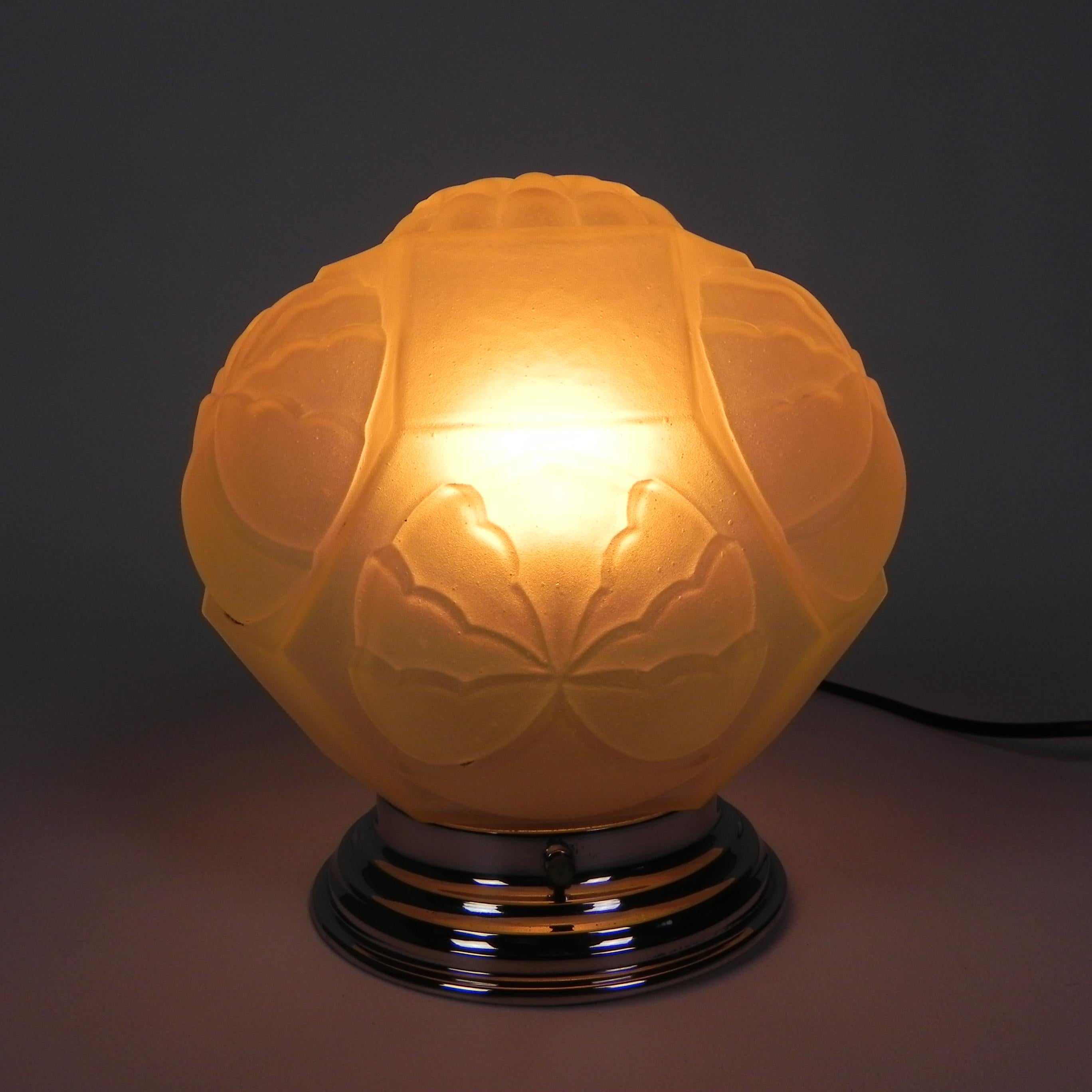 Art Deco ceiling lamp with glass shade, 1930s For Sale 2