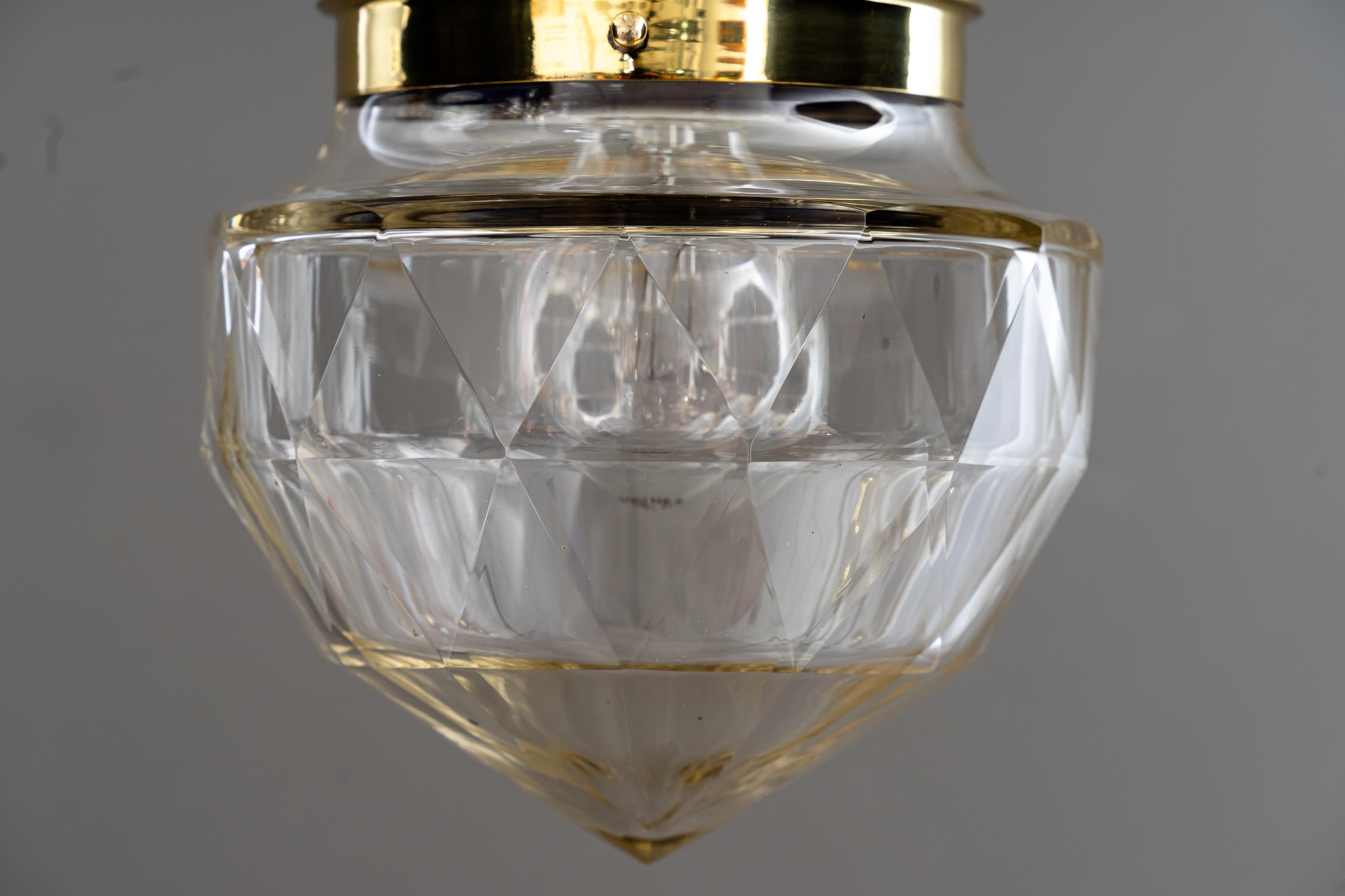 Début du 20ème siècle Plafonnier Art Déco avec verres loetz et vienne de verre taillé, vers 1920 en vente