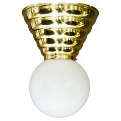 Lampada da soffitto Art Deco con paralume in vetro opalino di Vienna degli anni '20 circa