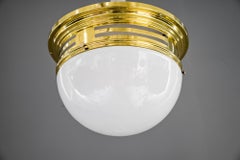 Art Deco Deckenlampe mit Opalglas Wien um 1920er Jahre