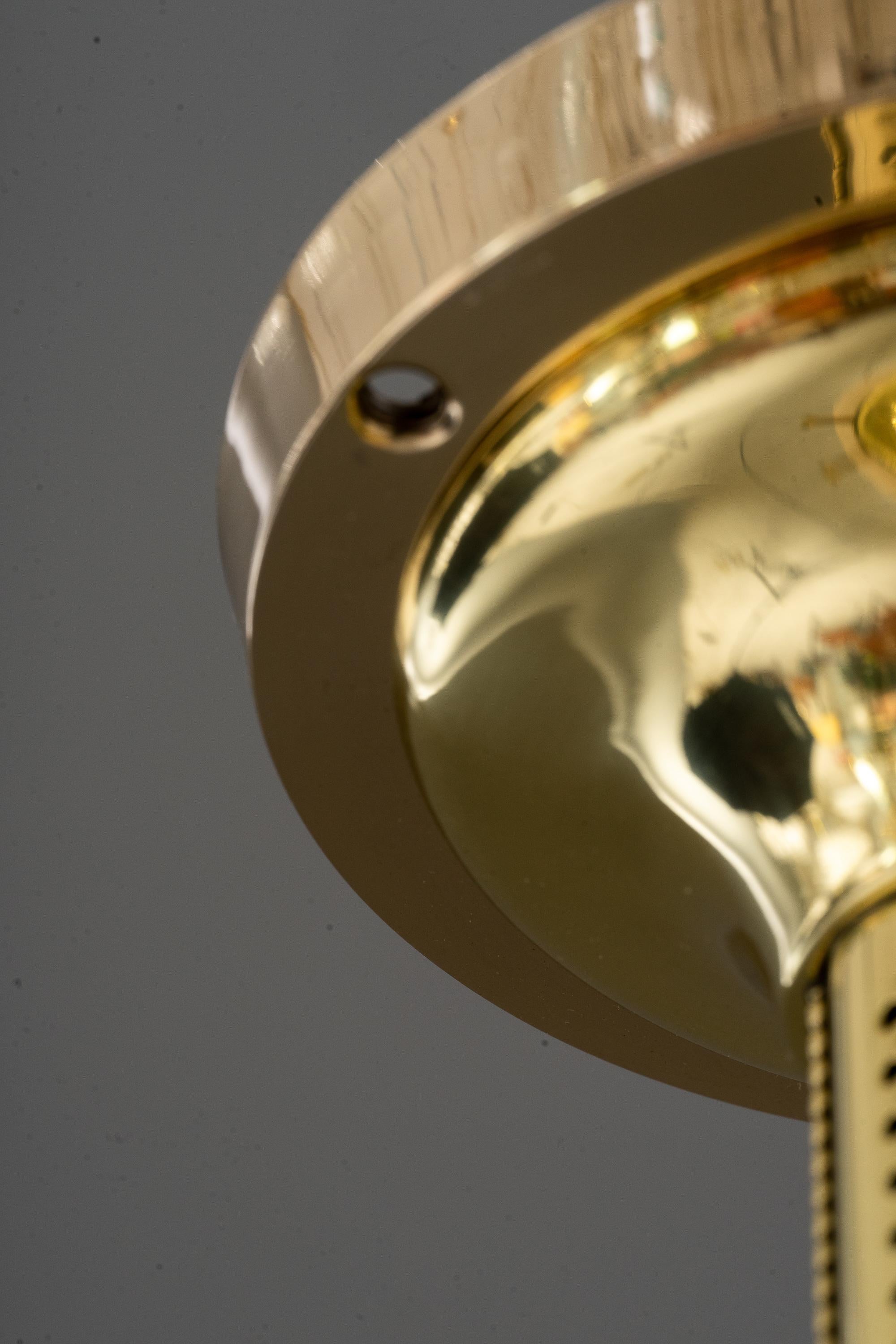 Art-Déco-Deckenlampe mit Original-Glasschirm um 1920 im Angebot 5