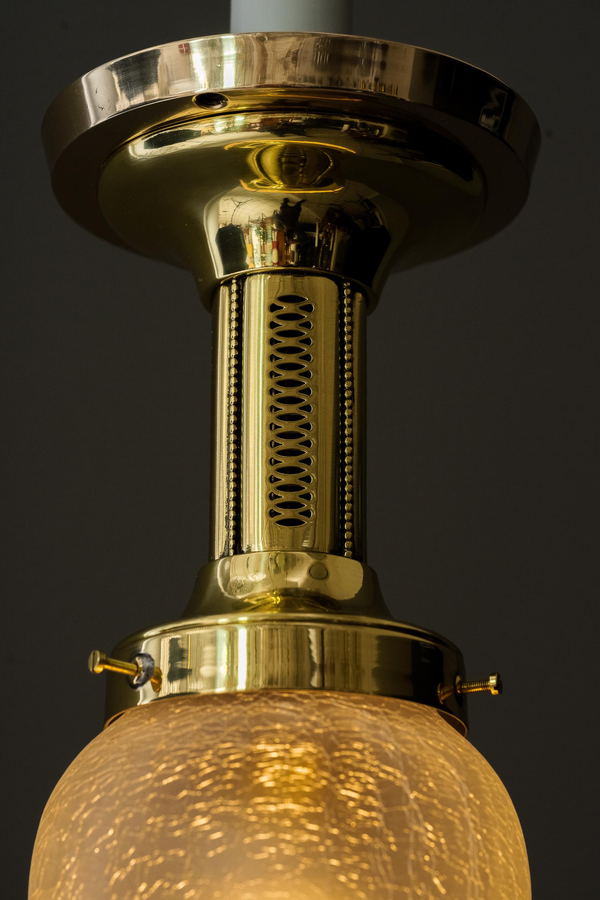 Art-Déco-Deckenlampe mit Original-Glasschirm um 1920 (Frühes 20. Jahrhundert) im Angebot