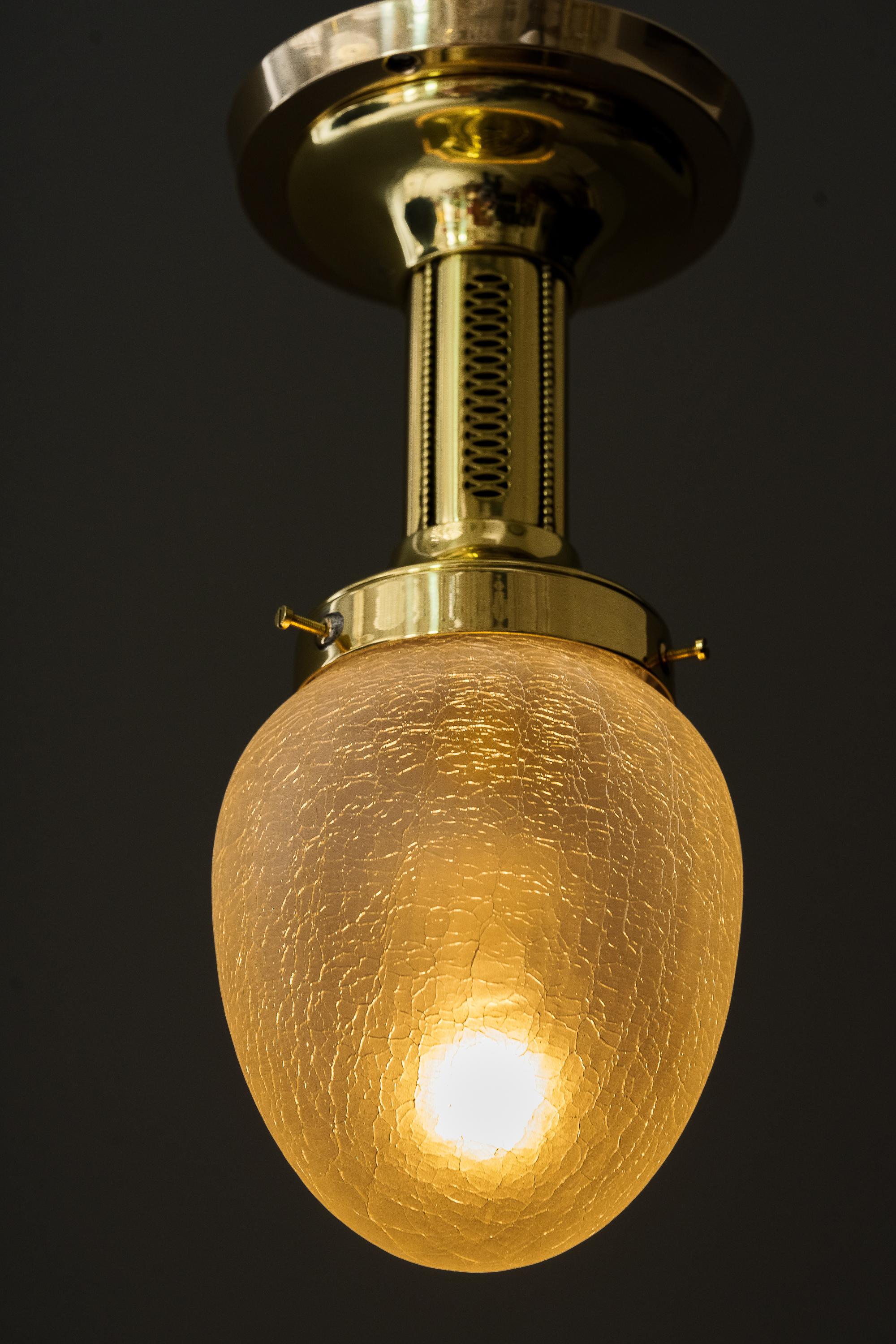 Art-Déco-Deckenlampe mit Original-Glasschirm um 1920 (Messing) im Angebot