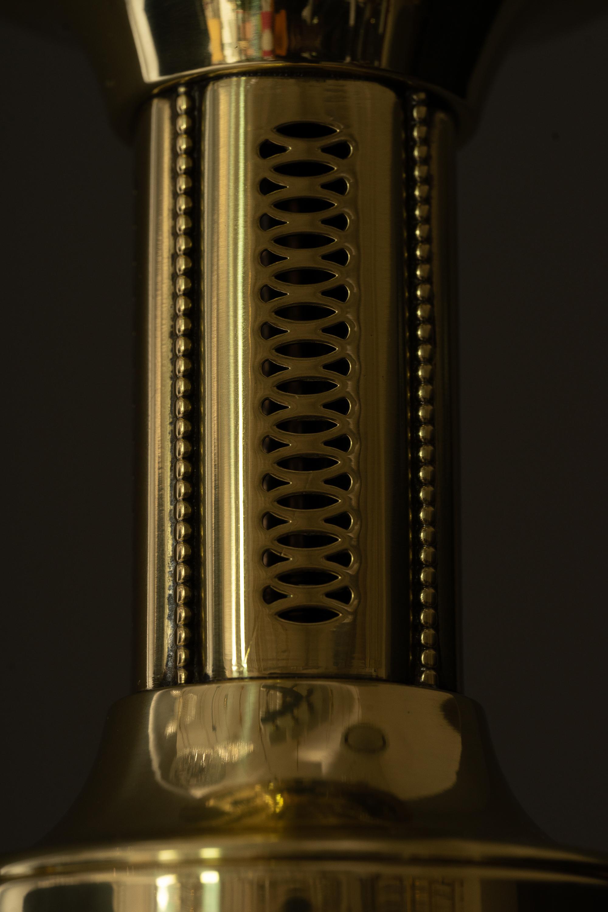 Art-Déco-Deckenlampe mit Original-Glasschirm um 1920 im Angebot 1
