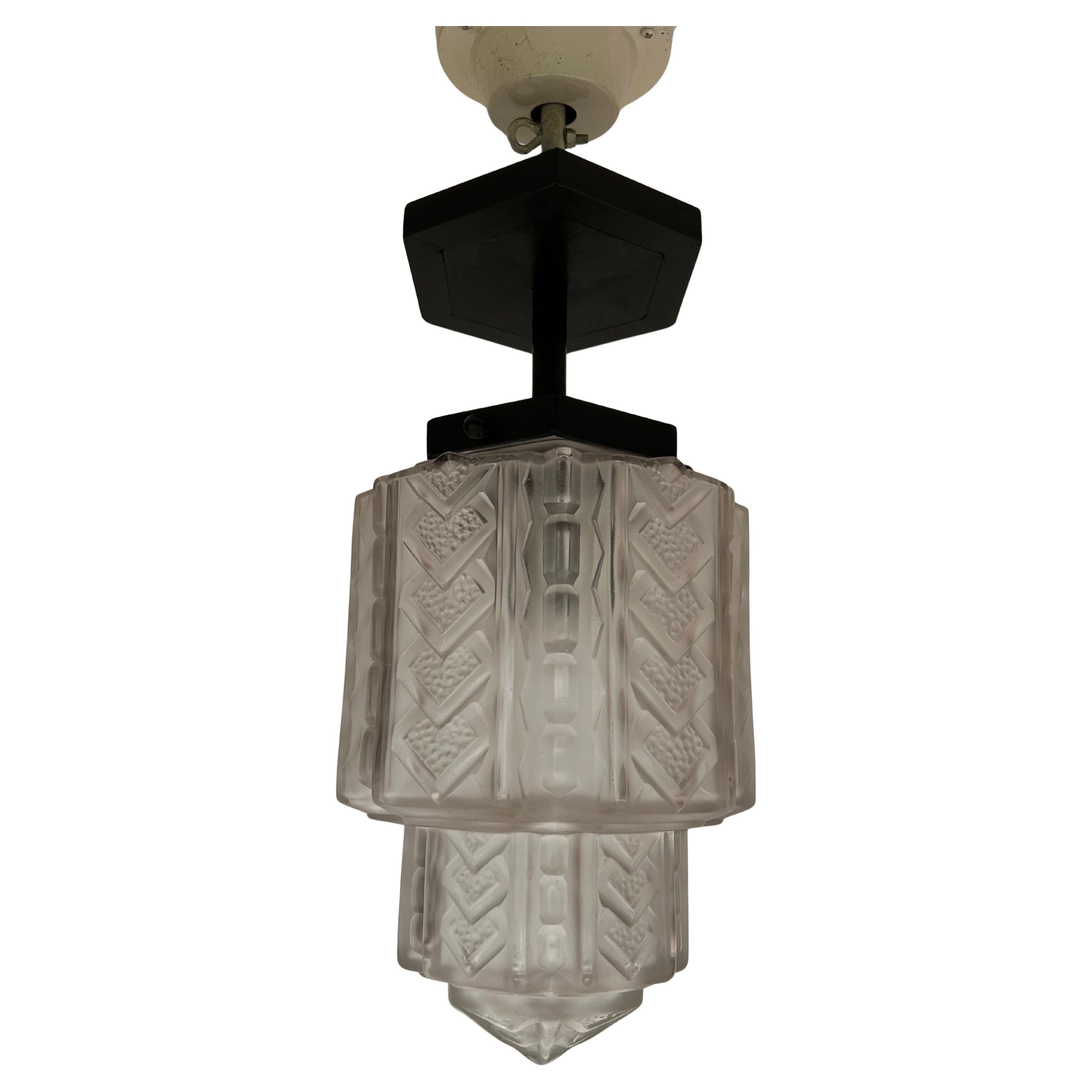 Art Deco ceiling light by Hettier 
Vincent en vente