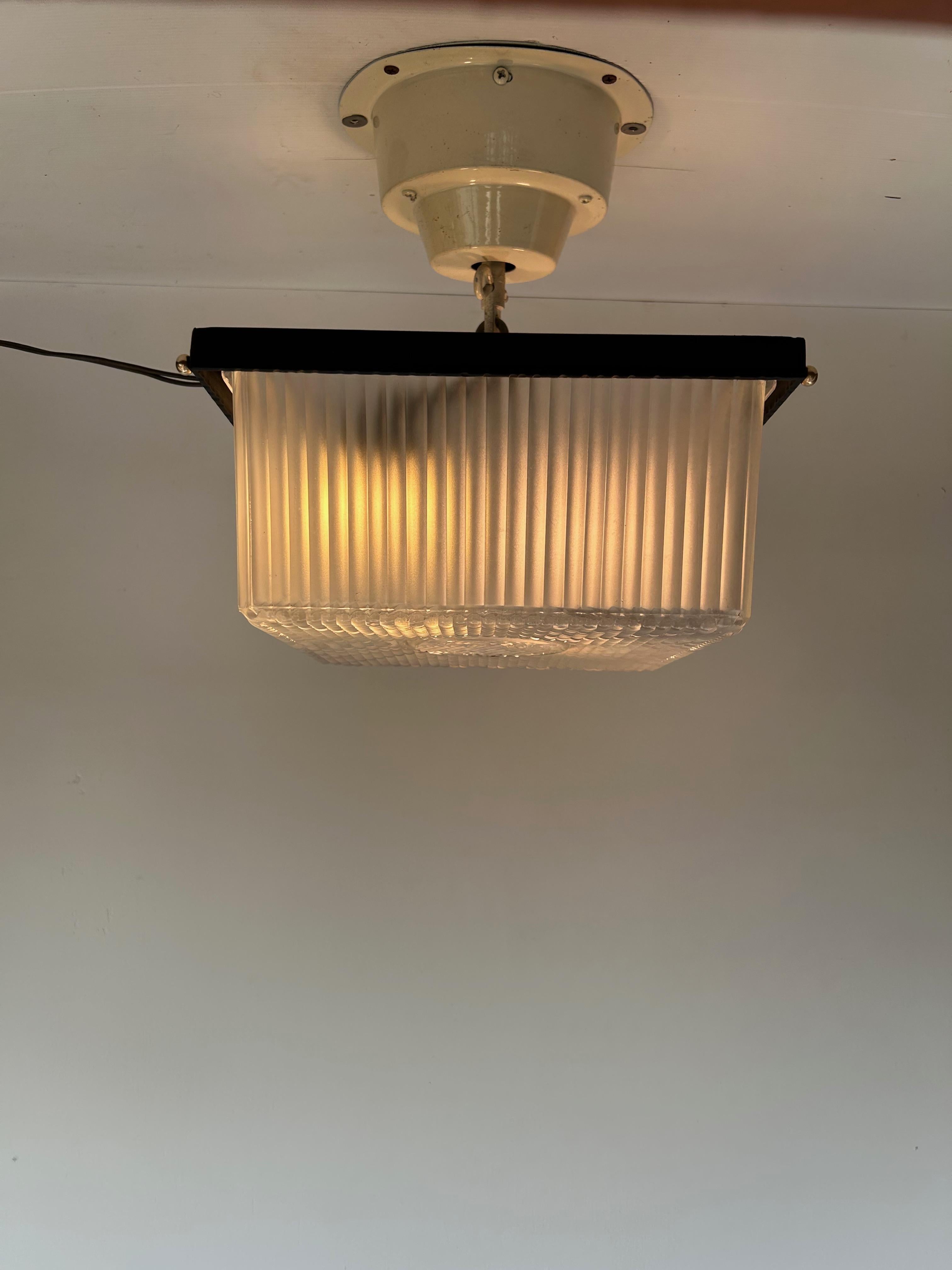 XX secolo Plafoniera Art Déco di Holophane in vendita