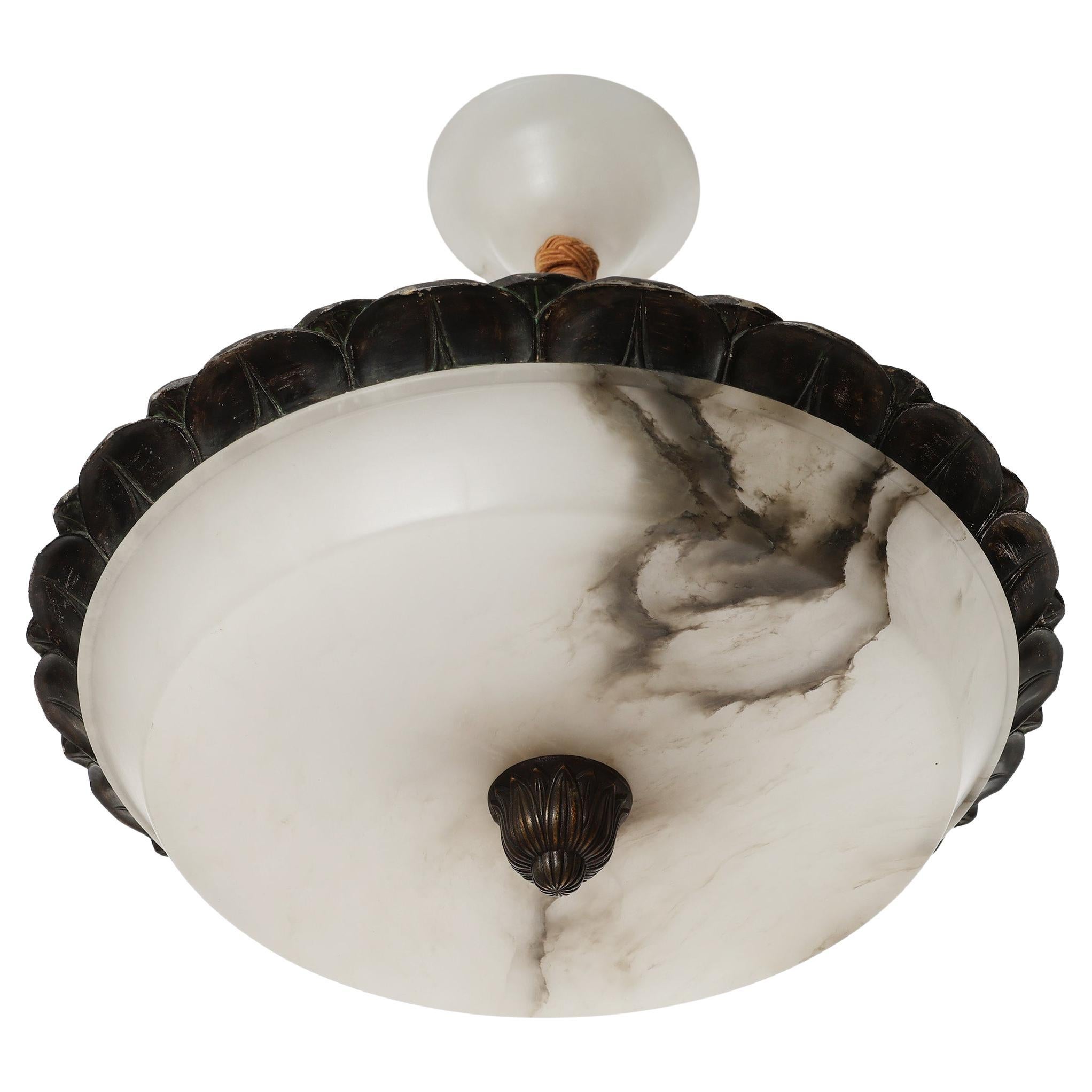 Annerito Lampadario da soffitto Art Carved, bronzo alabastro intagliato e annerito, anni '30 in vendita