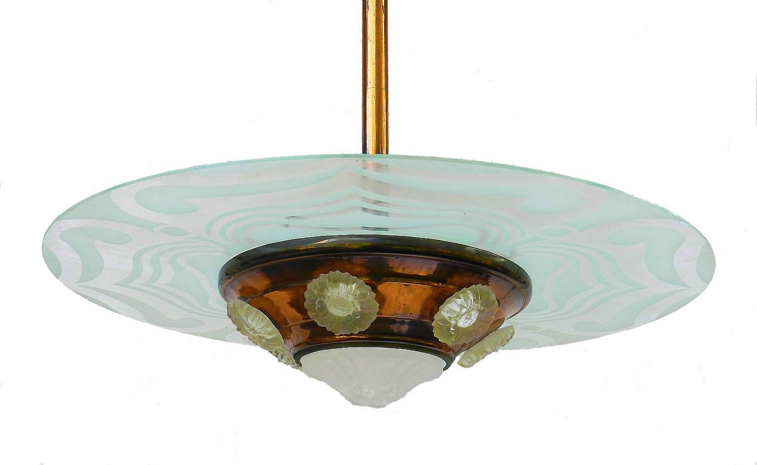 Art Deco ceiling light UFO copper with Ezan glass French
All Original 
Etched glass disc
This can be re-wired to USA or UK and European standards
Good vintage condition with minor signs of age and use.

  