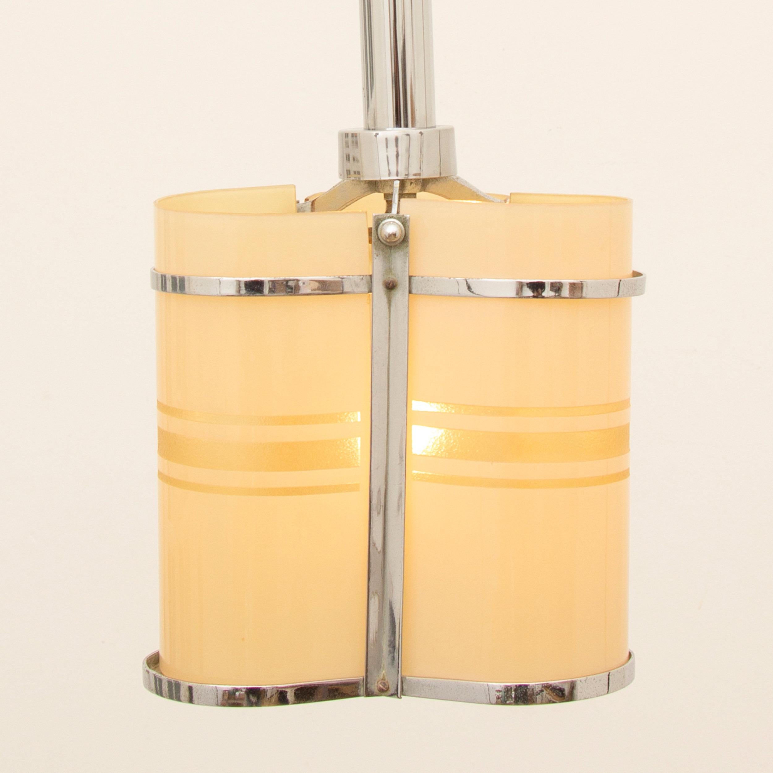 Art Deco ceiling pendant
Triple cylinder amber glass shades with gold banding
British, circa 1930
Measures: H 64 cm, W 20 cm, D 20 cm.