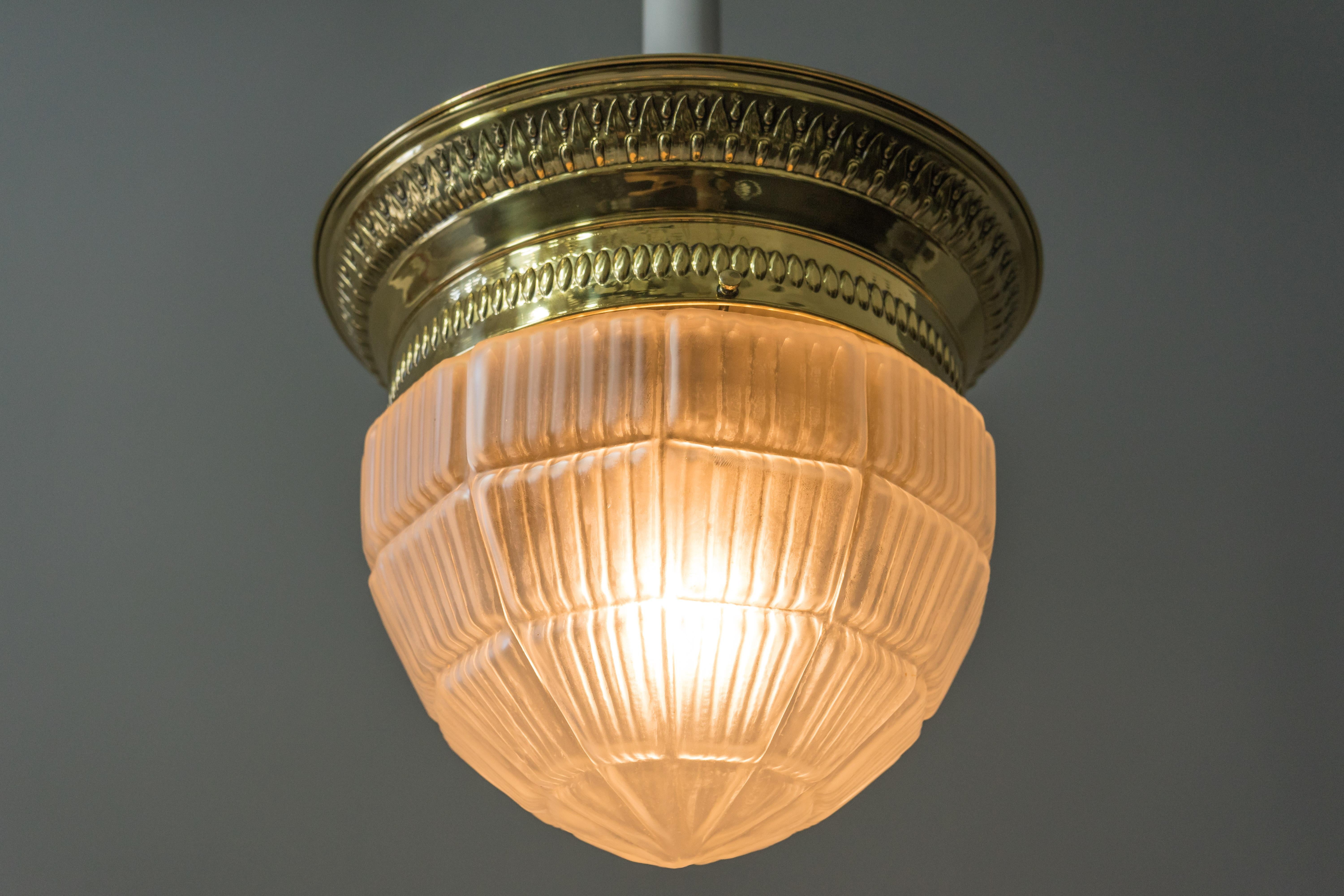 Lampe de plafond Art Déco Vienne circa 1920s avec verre original en vente 3