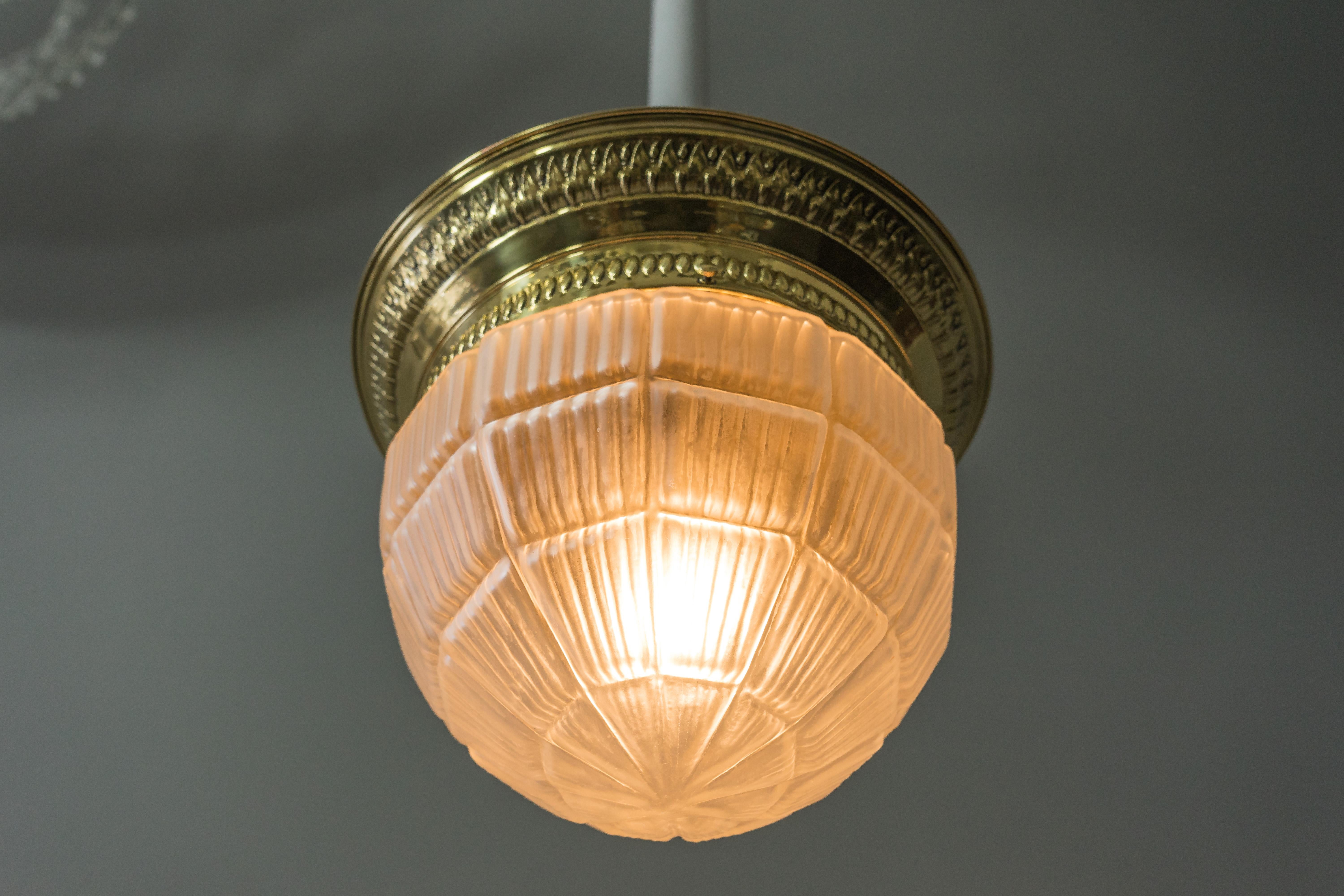 Lampe de plafond Art Déco Vienne circa 1920s avec verre original en vente 4