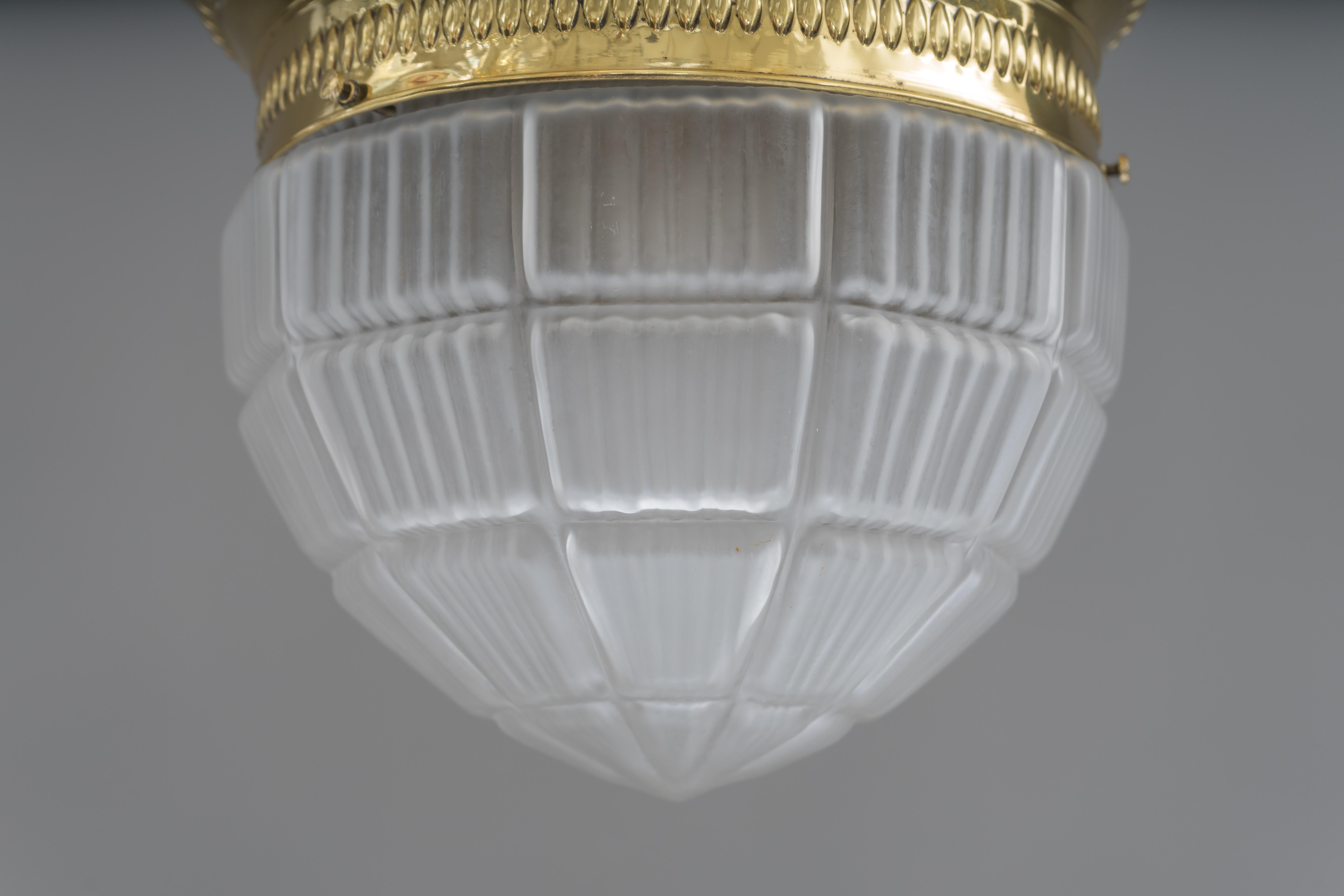 Lampe de plafond Art Déco Vienne circa 1920s avec verre original Bon état - En vente à Wien, AT