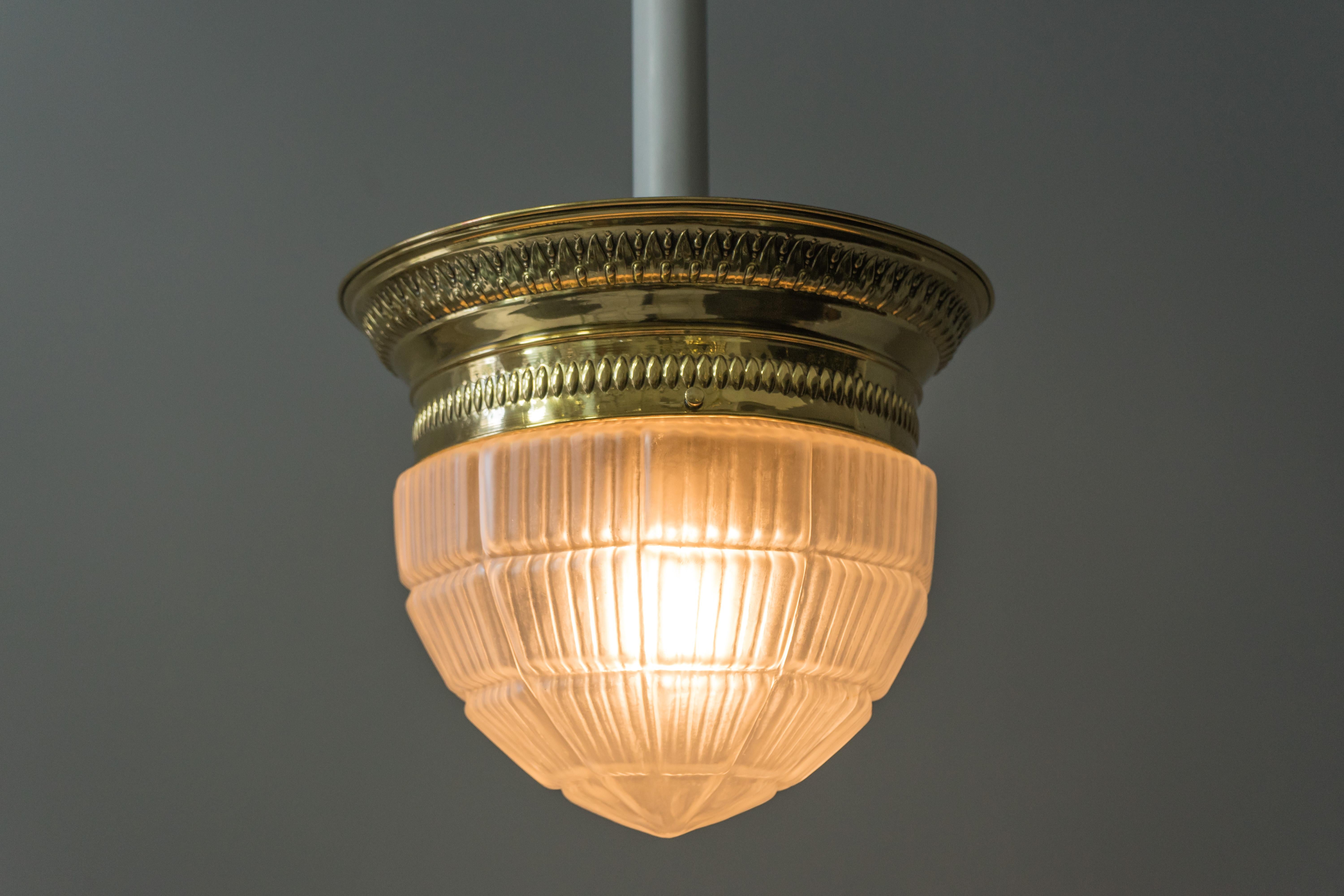 Début du 20ème siècle Lampe de plafond Art Déco Vienne circa 1920s avec verre original en vente