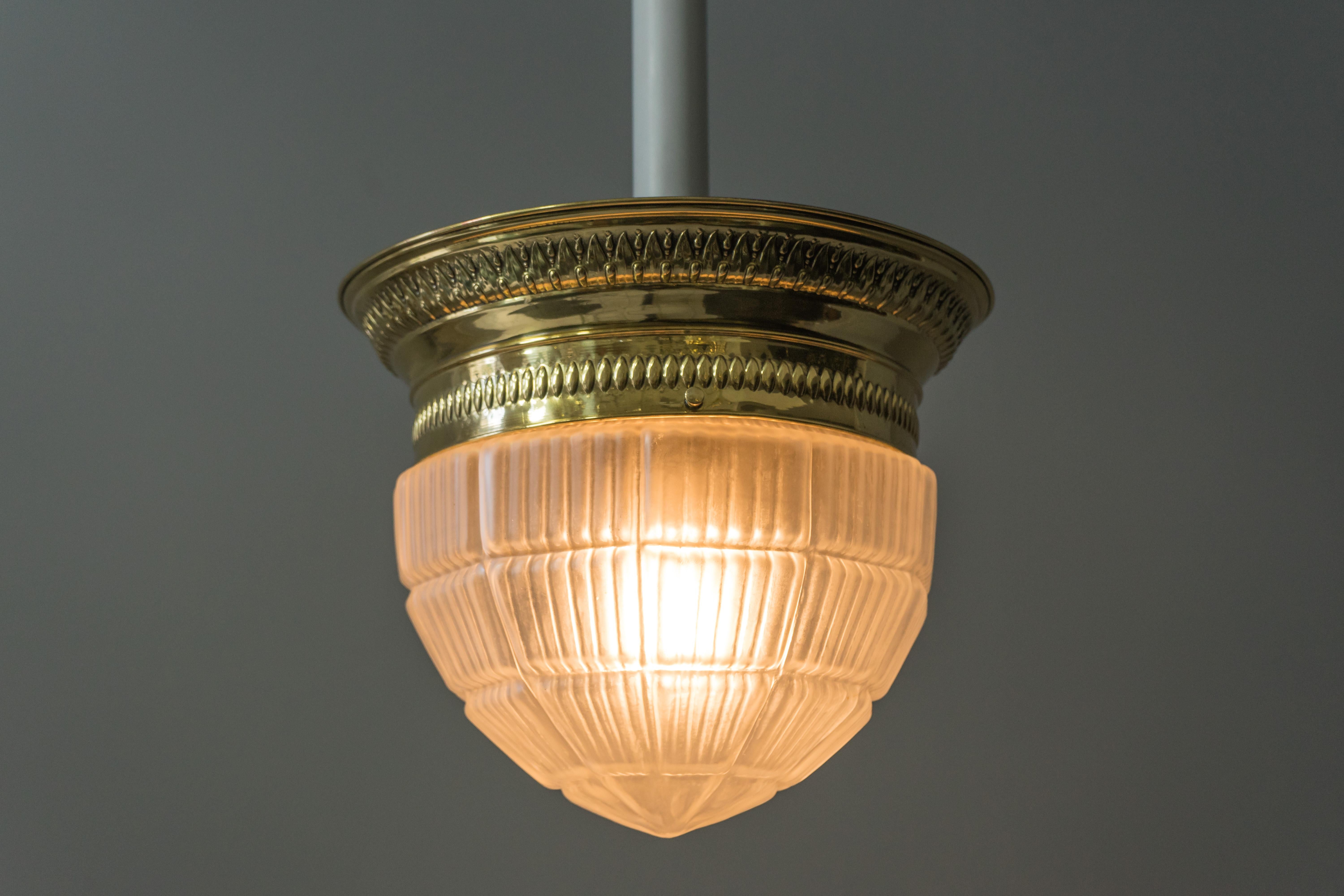 Lampe de plafond Art Déco Vienne circa 1920s avec verre original Bon état - En vente à Wien, AT