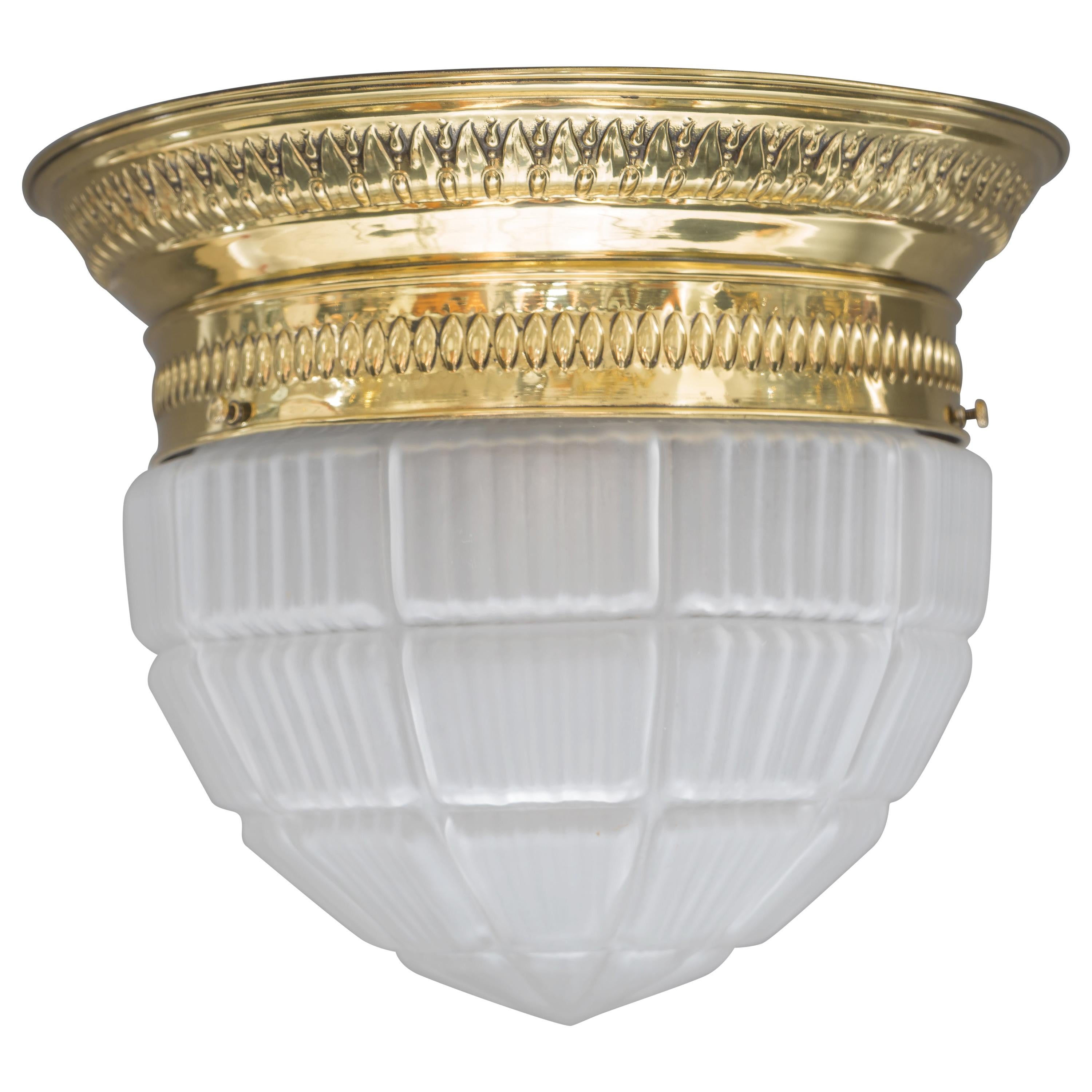 Lampe de plafond Art Déco Vienne circa 1920s avec verre original en vente
