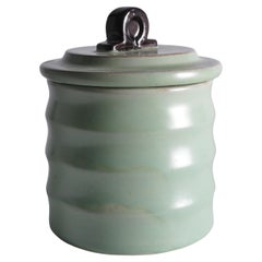 Tarro Art Decó con tapa esmaltada en celadón, de Einar Luterkort para Upsala Ekeby, años 30