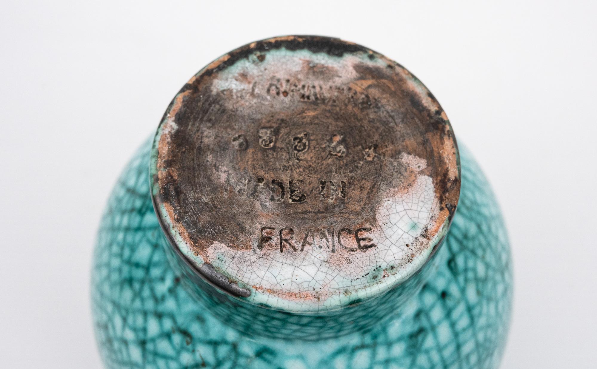Francese Vaso a forma di boule in stile Art déco celadon con smalto verde crepla di Primavera in vendita