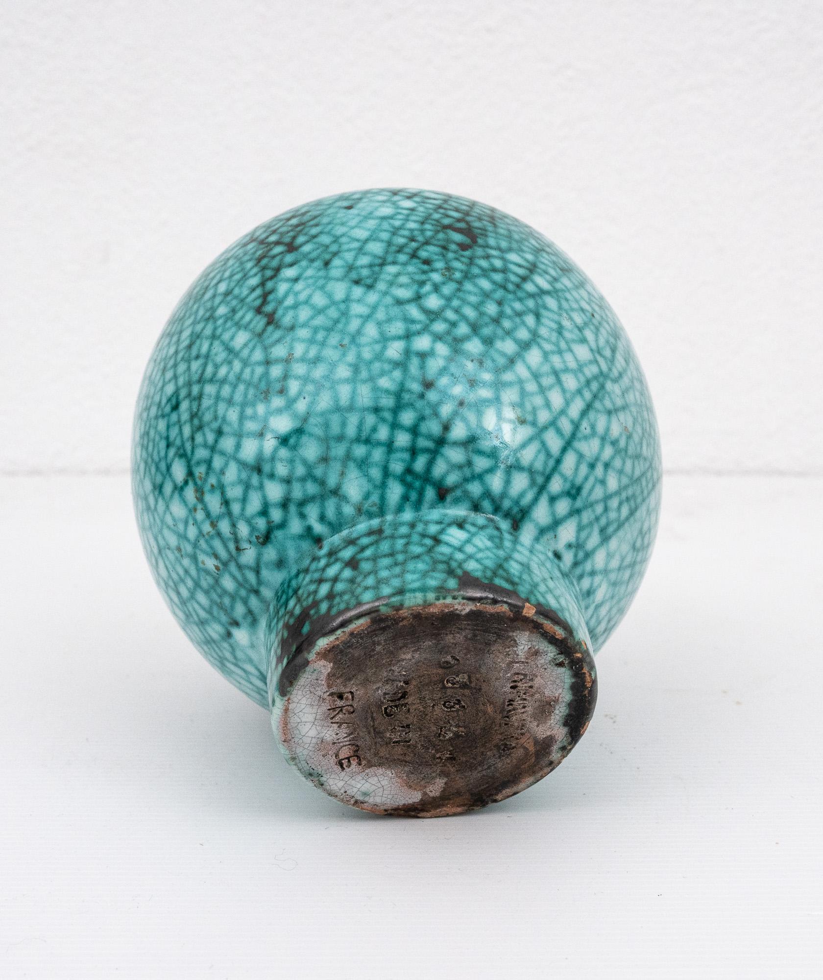 Ceramica Vaso a forma di boule in stile Art déco celadon con smalto verde crepla di Primavera in vendita