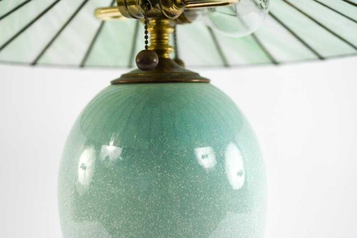 Art Deco Celadon Porzellan Meerjungfrau Urne Lampe:: Bleiglas Schlacke Schatten:: Meer-Schaum (Art déco)