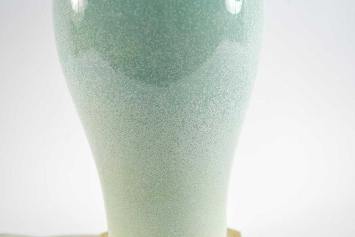 Art Deco Celadon Porzellan Meerjungfrau Urne Lampe:: Bleiglas Schlacke Schatten:: Meer-Schaum (amerikanisch)