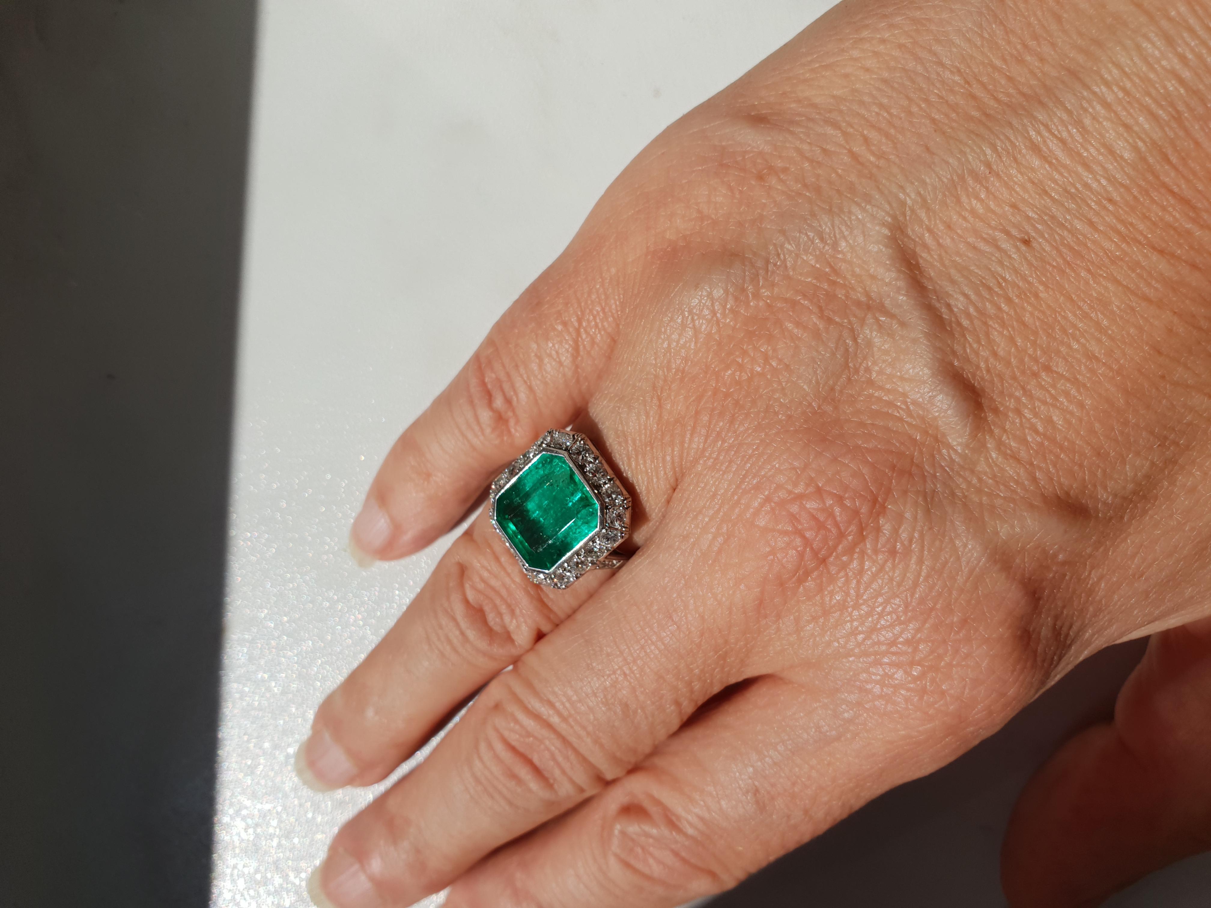 Art Deco Central 4.76 Carat Emerald Diamond Platinum Ring For Sale 6