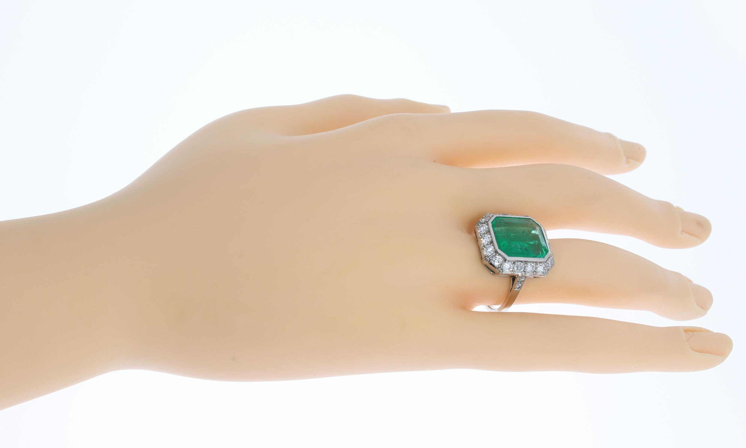 Art Deco Central 4.76 Carat Emerald Diamond Platinum Ring For Sale 2