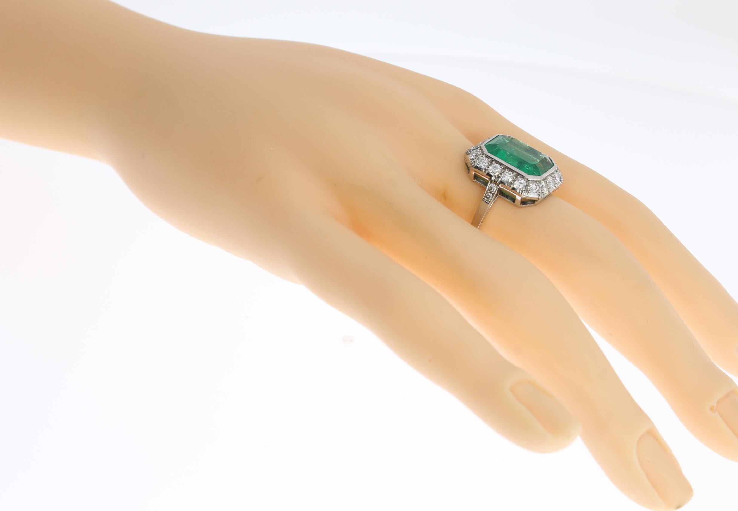 Art Deco Central 4.76 Carat Emerald Diamond Platinum Ring For Sale 3