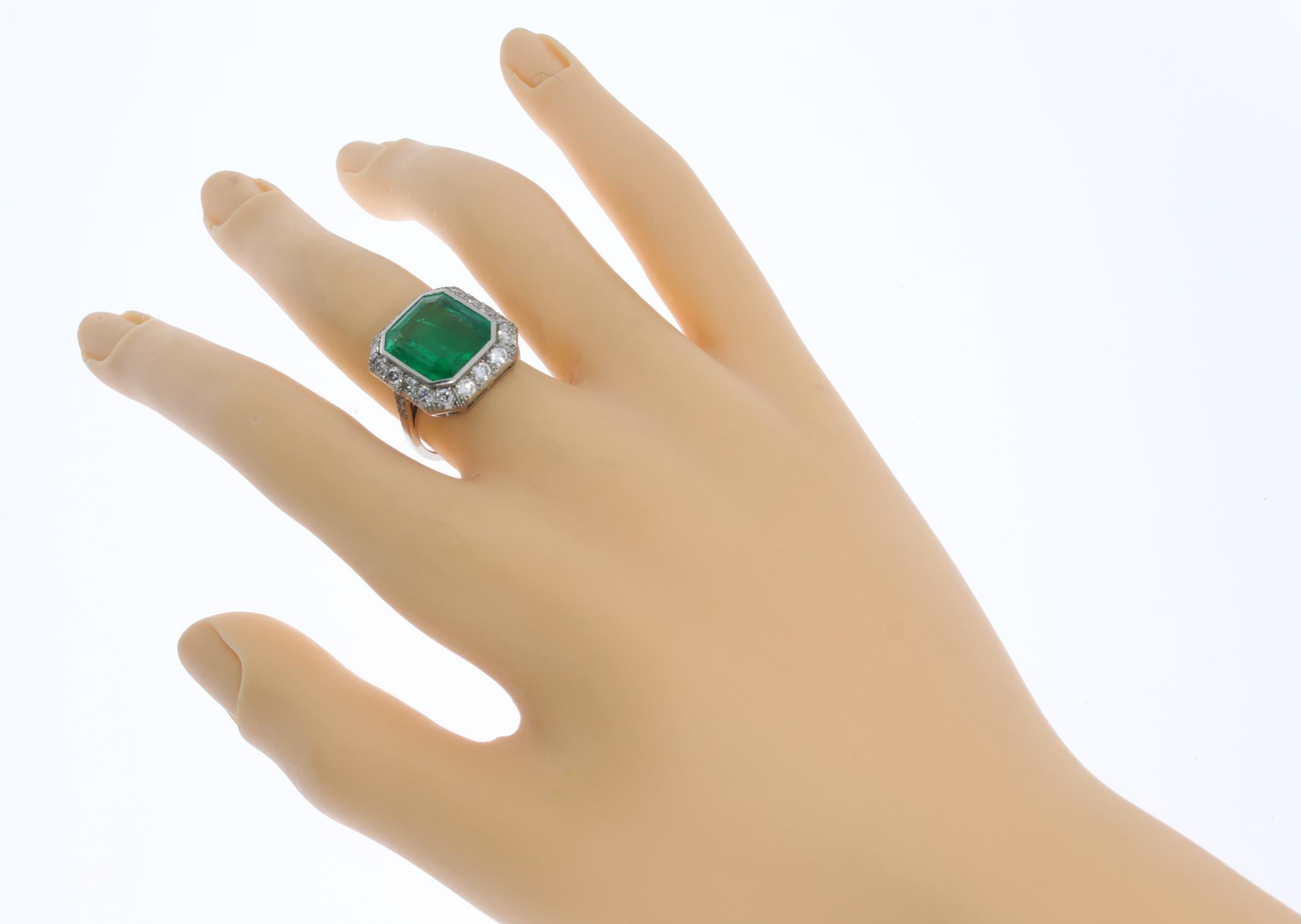 Art Deco Central 4.76 Carat Emerald Diamond Platinum Ring For Sale 4