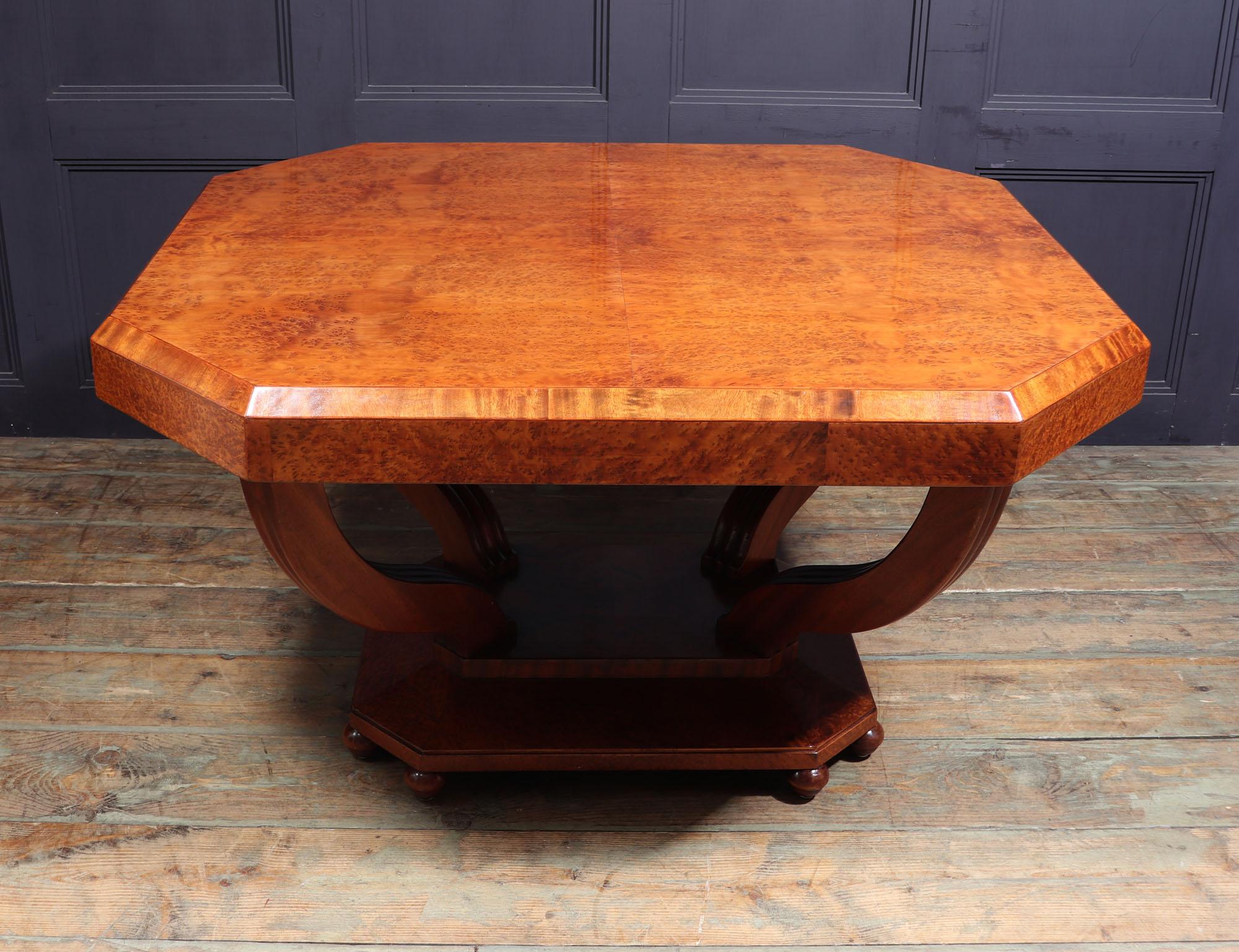 Art Deco Centre Table in Burr Yew In Excellent Condition For Sale In Paddock Wood Tonbridge, GB
