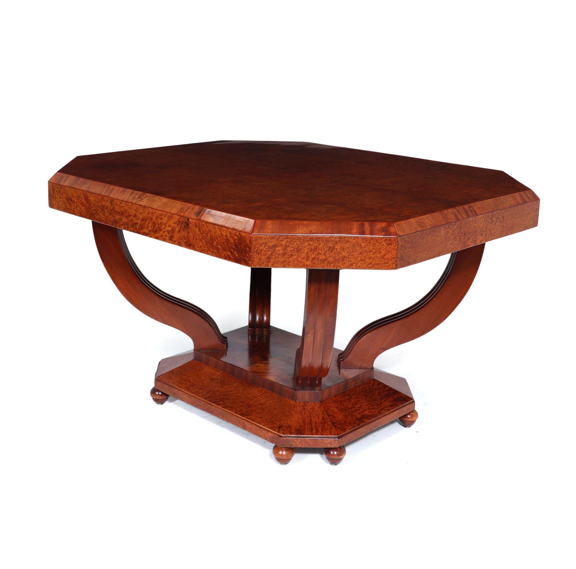 Art Deco Centre Table in Burr Yew For Sale 1