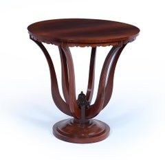 Table centrale Art Deco avec détails sculptés