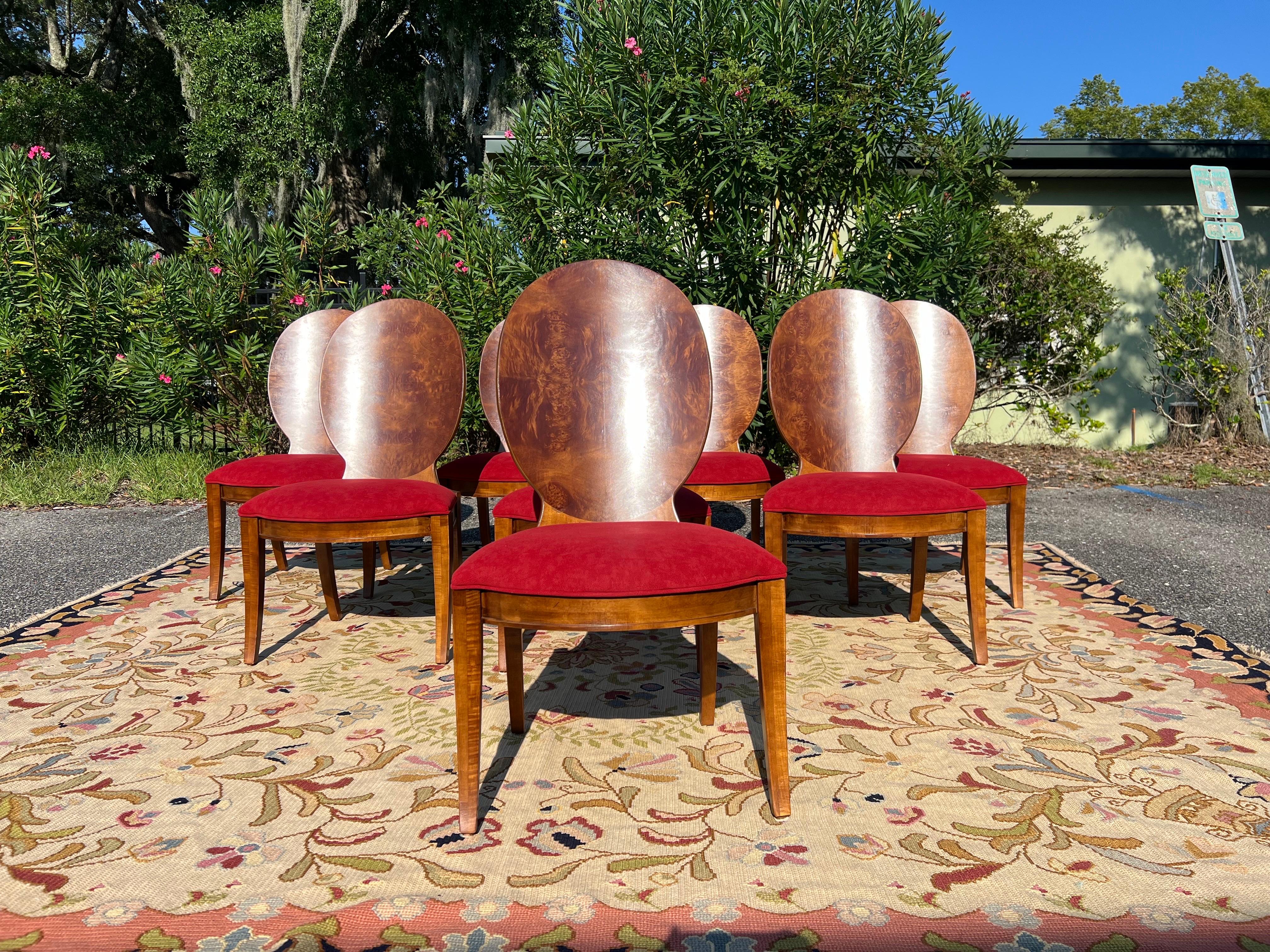 SET DI 8 SEDIE DA PRANZO OMNI ART DECO DEL SECOLO SCORSO

Set di 8 sedie da pranzo Omni di Century Furniture. Presenta un design di ispirazione Art Déco con uno splendido schienale ovale con impiallacciature in acero. Vendita al dettaglio originale
