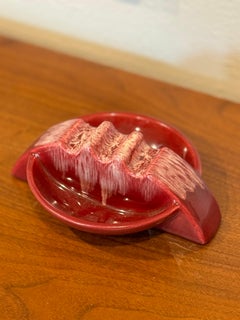 Cendrier à cigares en céramique Art déco rose foncé, circa 1930
