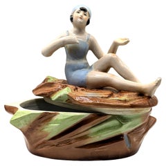 Caja de cerámica Art Decó para baratijas y polveras, c1930