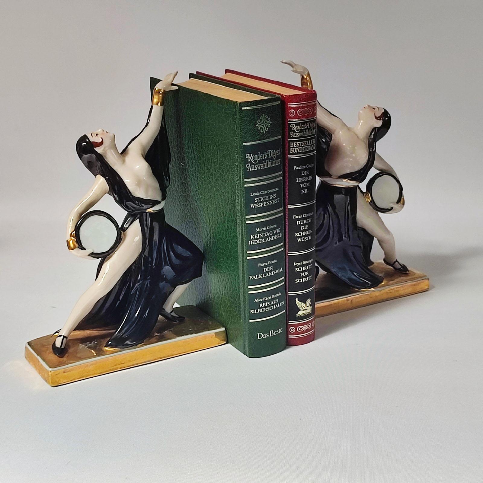 Pair of Art Deco ceramic bookends depicting two dancers. Stamped under the bottom ROBJ, Paris.
Excellent condition.
Dimensions: 14 x 5.5 x 20 cm (5.51 x 2.16 x 7.87 in).