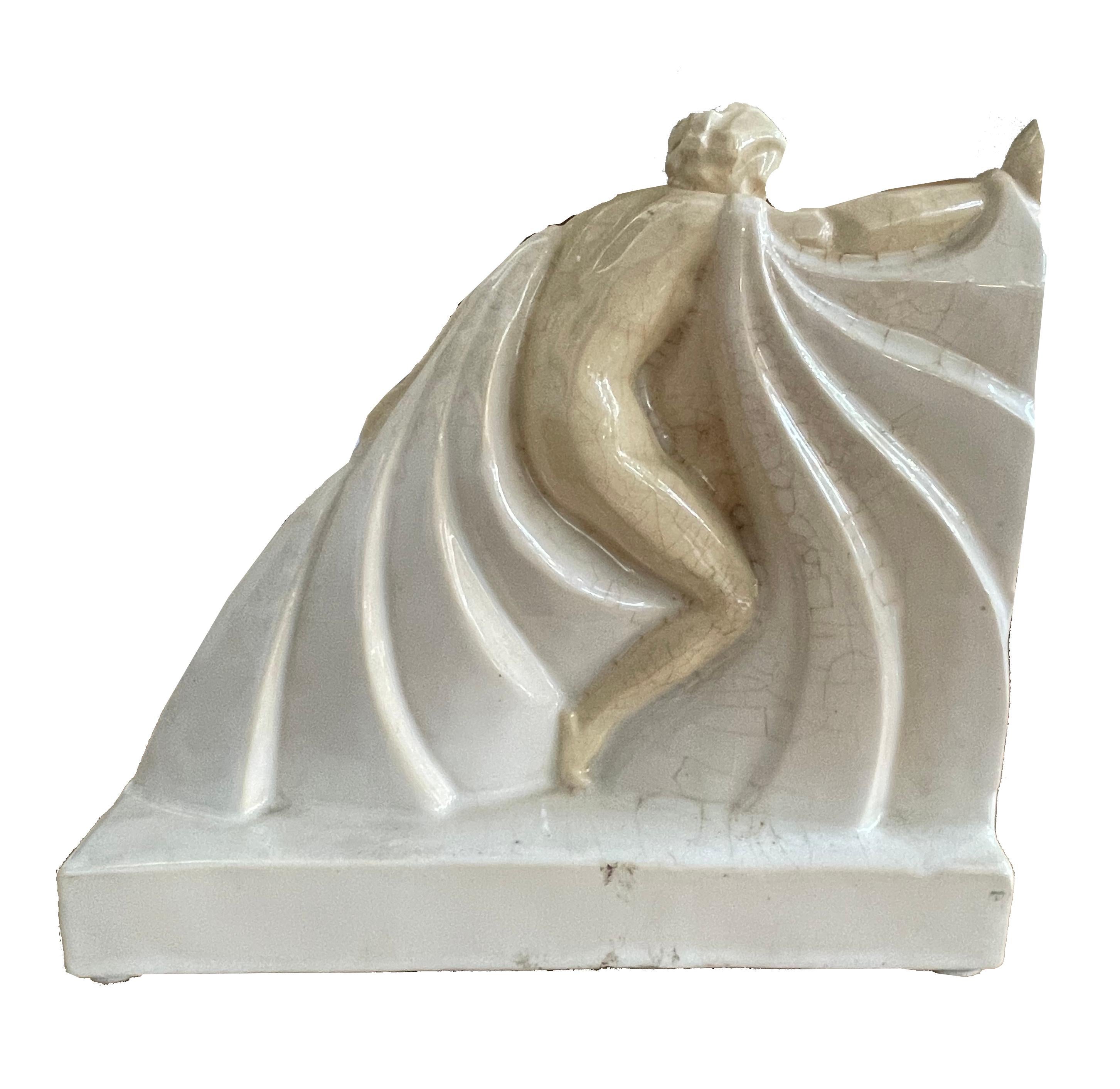 Metà XX secolo Fermalibri in ceramica Art Deco in vendita