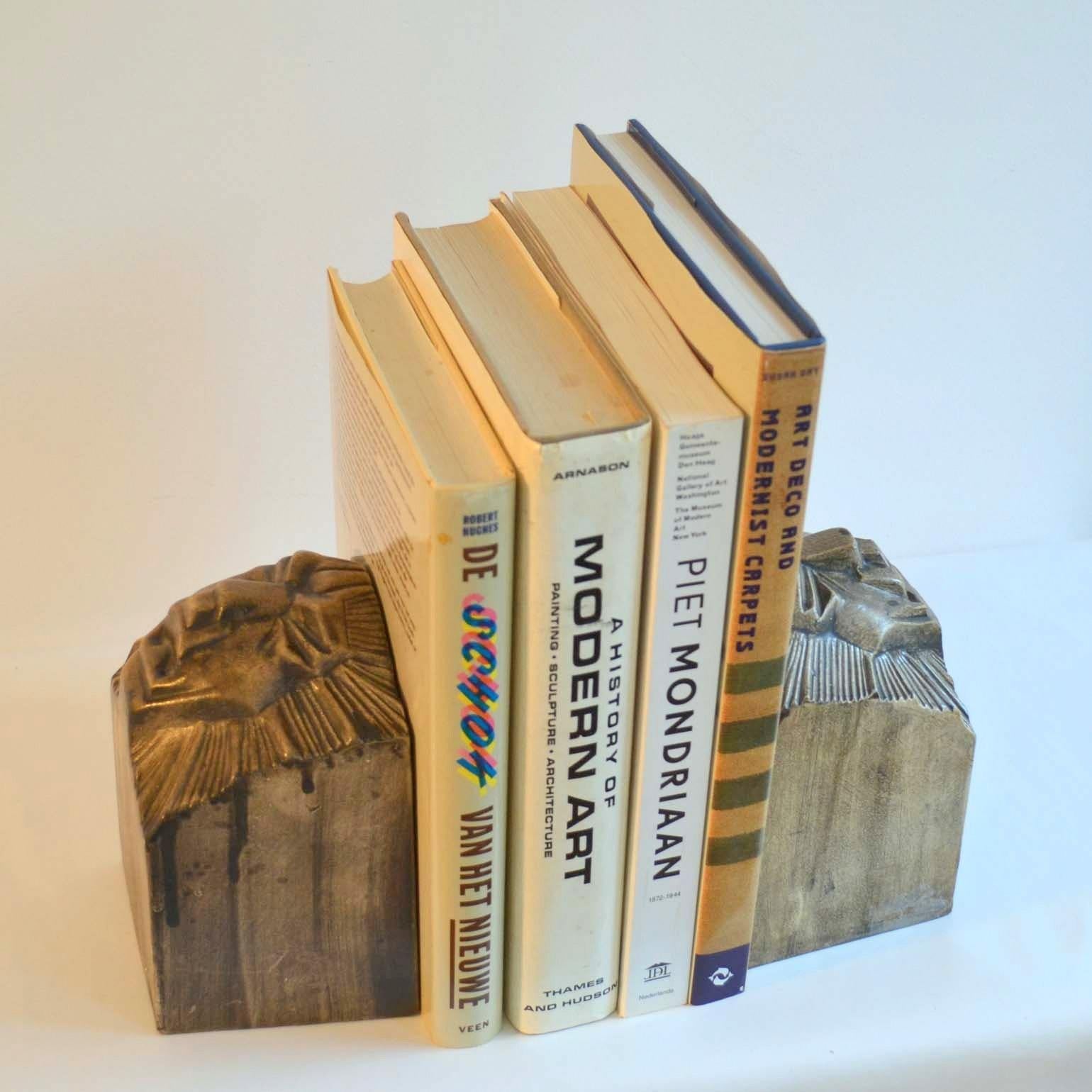 Art-Déco-Buchstützen aus Keramik mit Löwenköpfen in Form von Löwenköpfen im Angebot 4