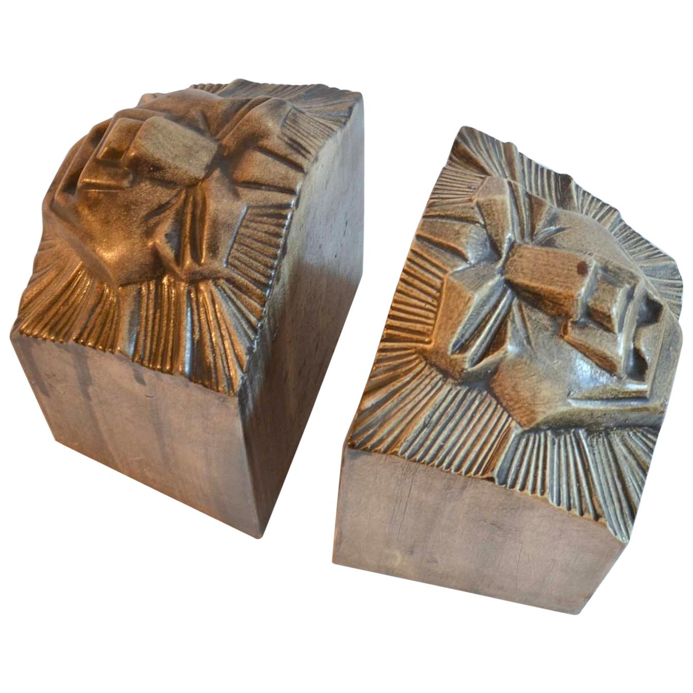 Art-Déco-Buchstützen aus Keramik mit Löwenköpfen in Form von Löwenköpfen im Angebot
