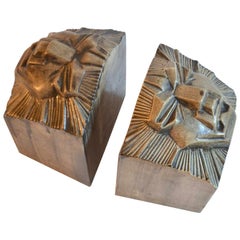 Art-Déco-Buchstützen aus Keramik mit Löwenköpfen in Form von Löwenköpfen