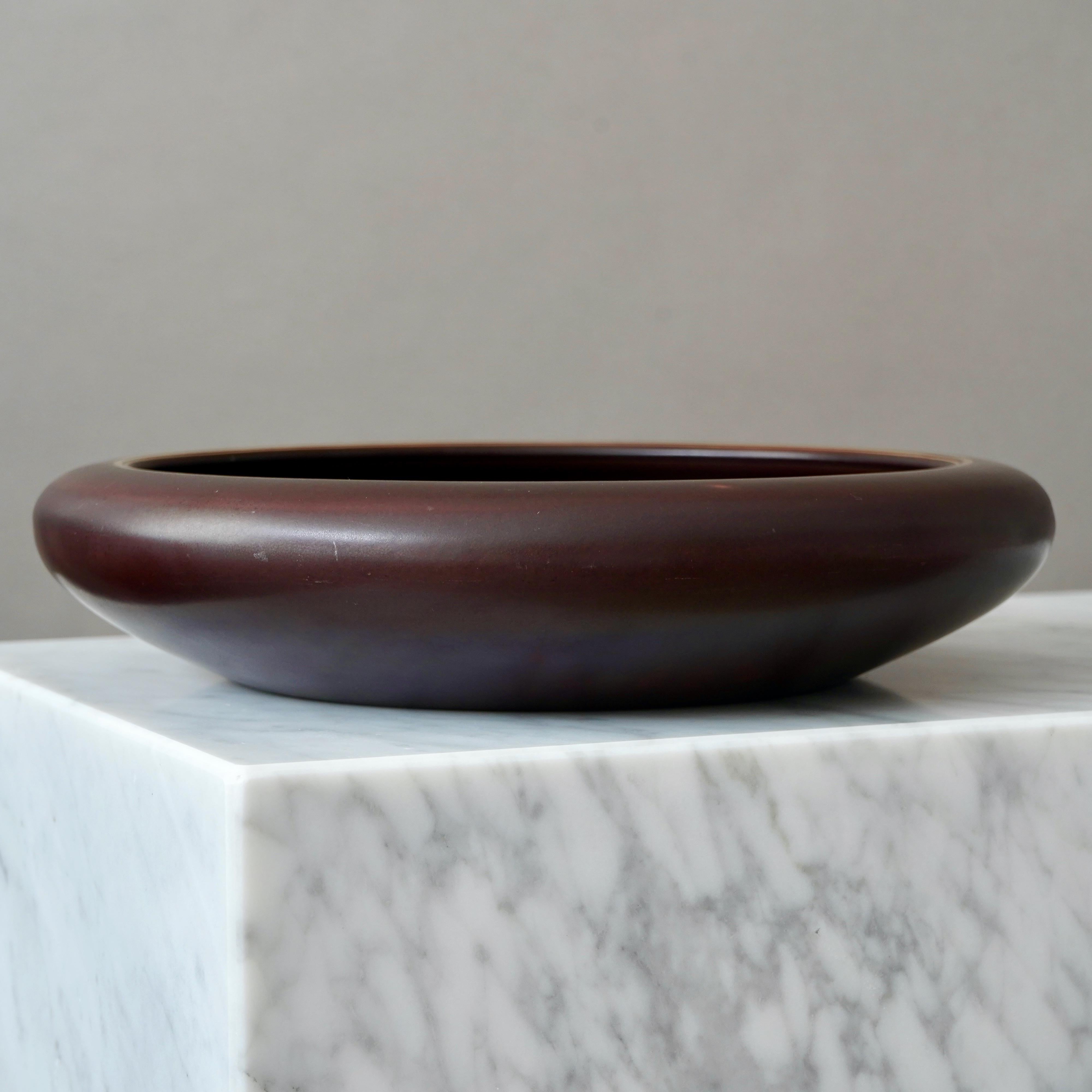 Svedese Ciotola in ceramica Art Deco di Gunnar Nylund. Rorstrand, Svezia, anni '1930. Oro marrone. in vendita