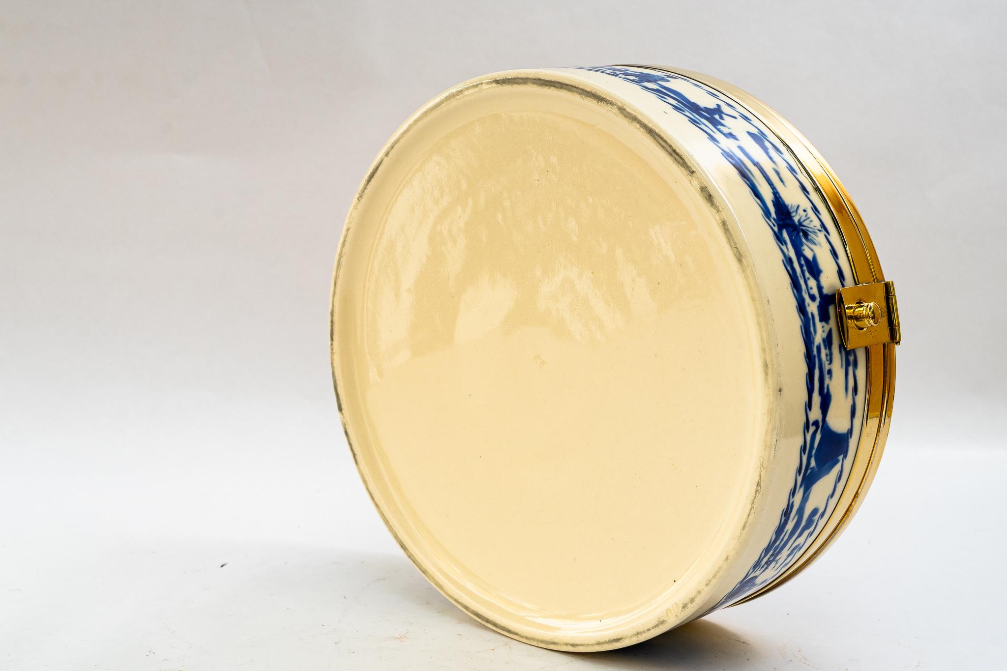 Art Decó Panera de cerámica con piezas de latón viena hacia 1920 en venta 3